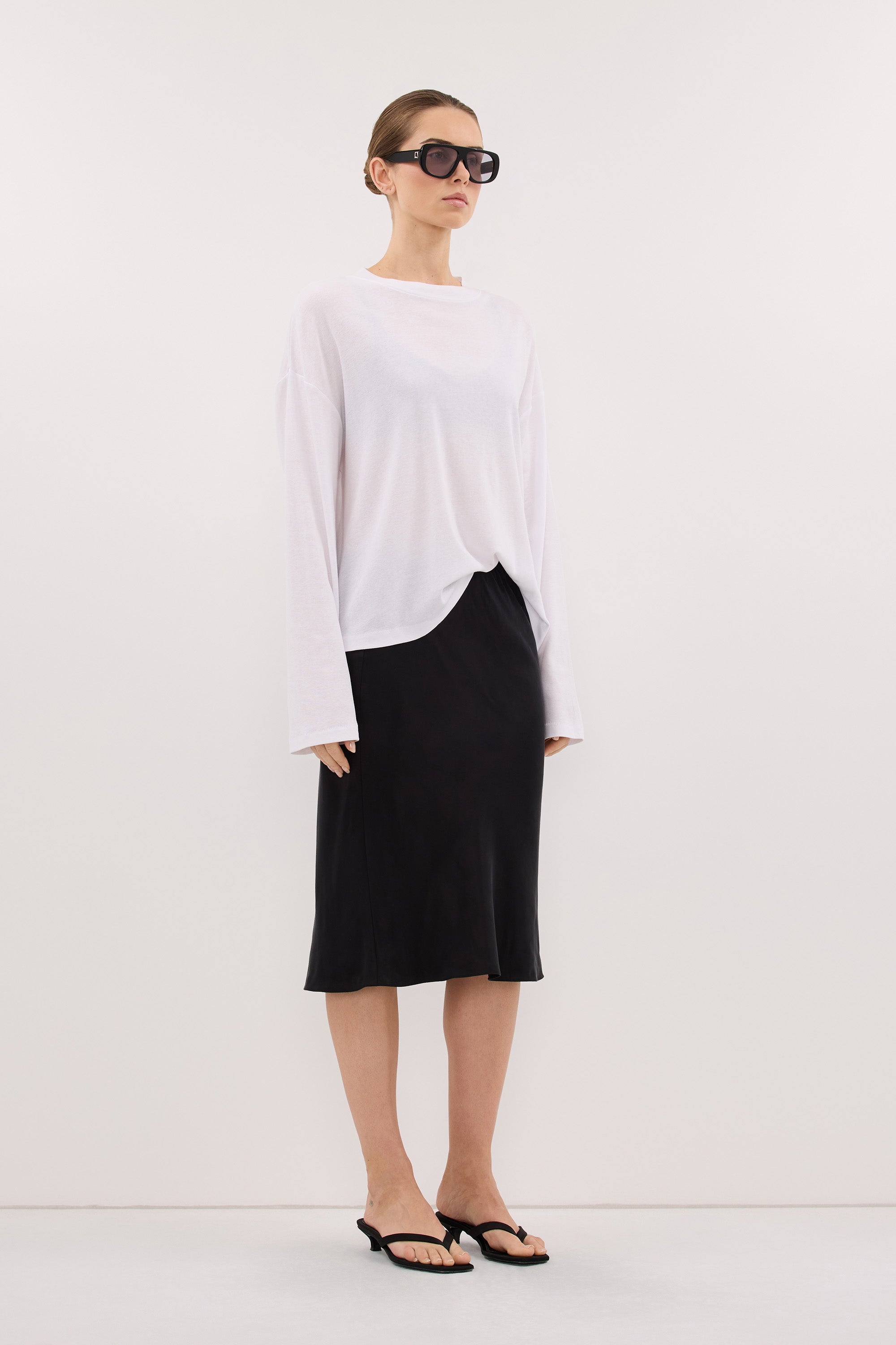 SLOANE WHITE LONG SLEEVE CREW KNIT TOP