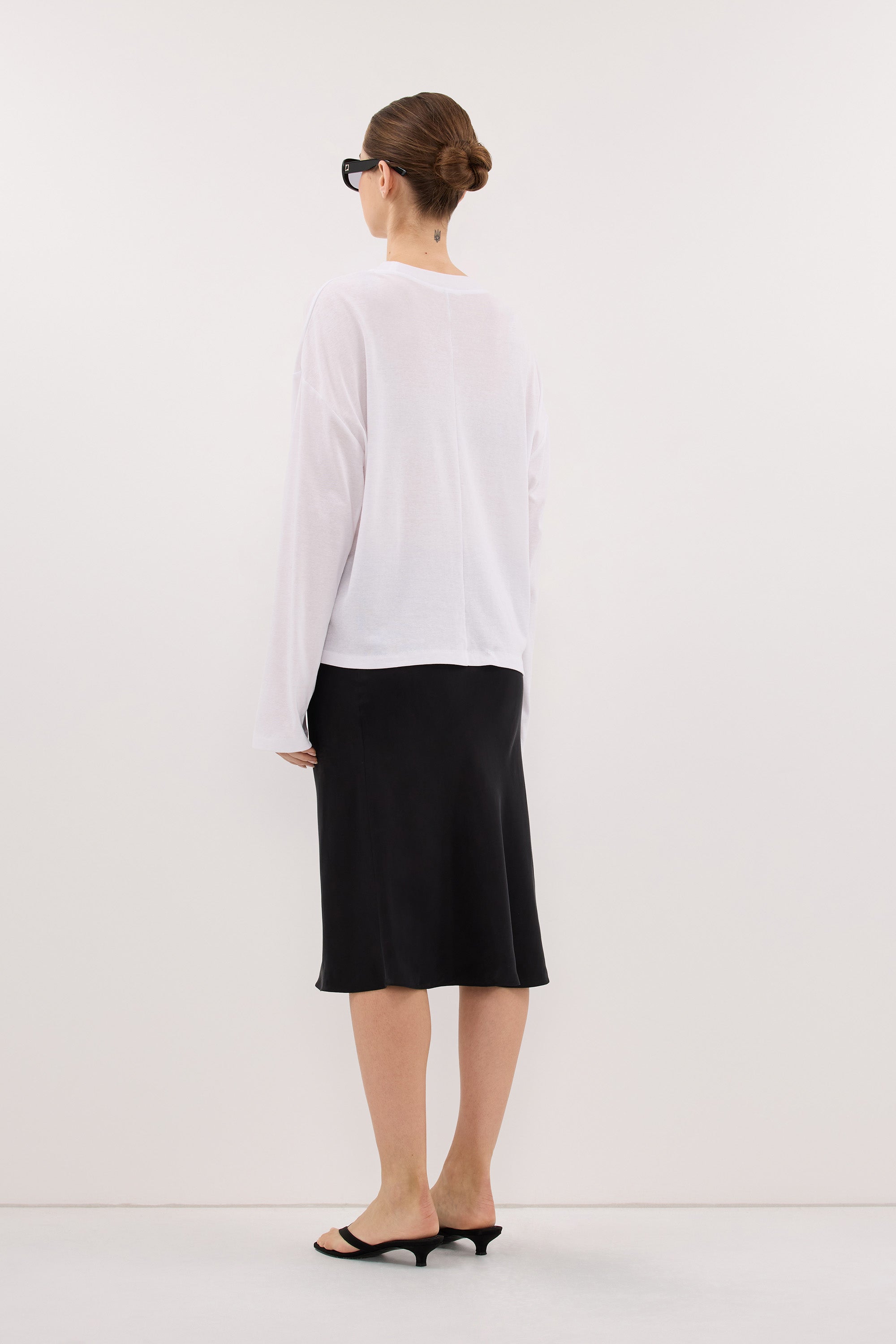SLOANE WHITE LONG SLEEVE CREW KNIT TOP