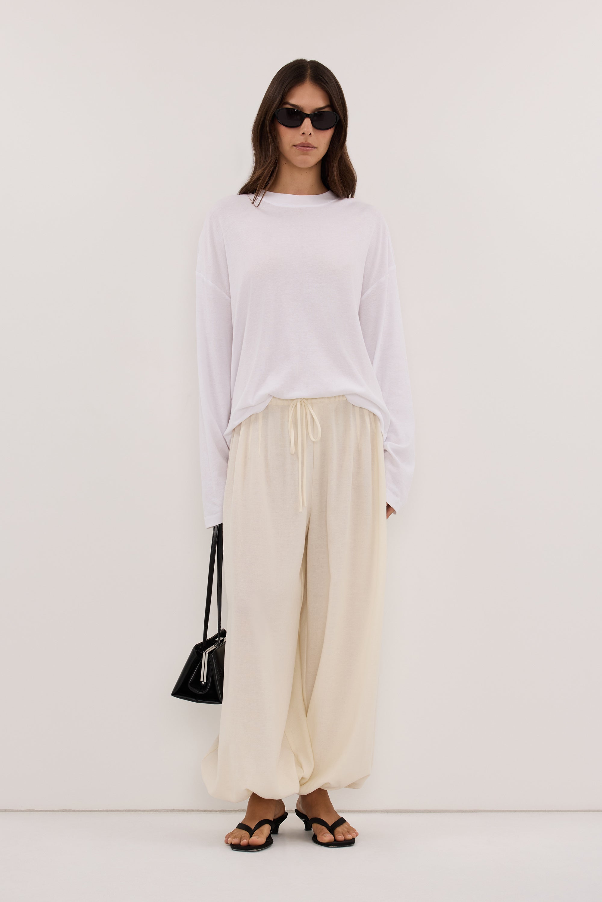 SLOANE WHITE LONG SLEEVE CREW KNIT TOP