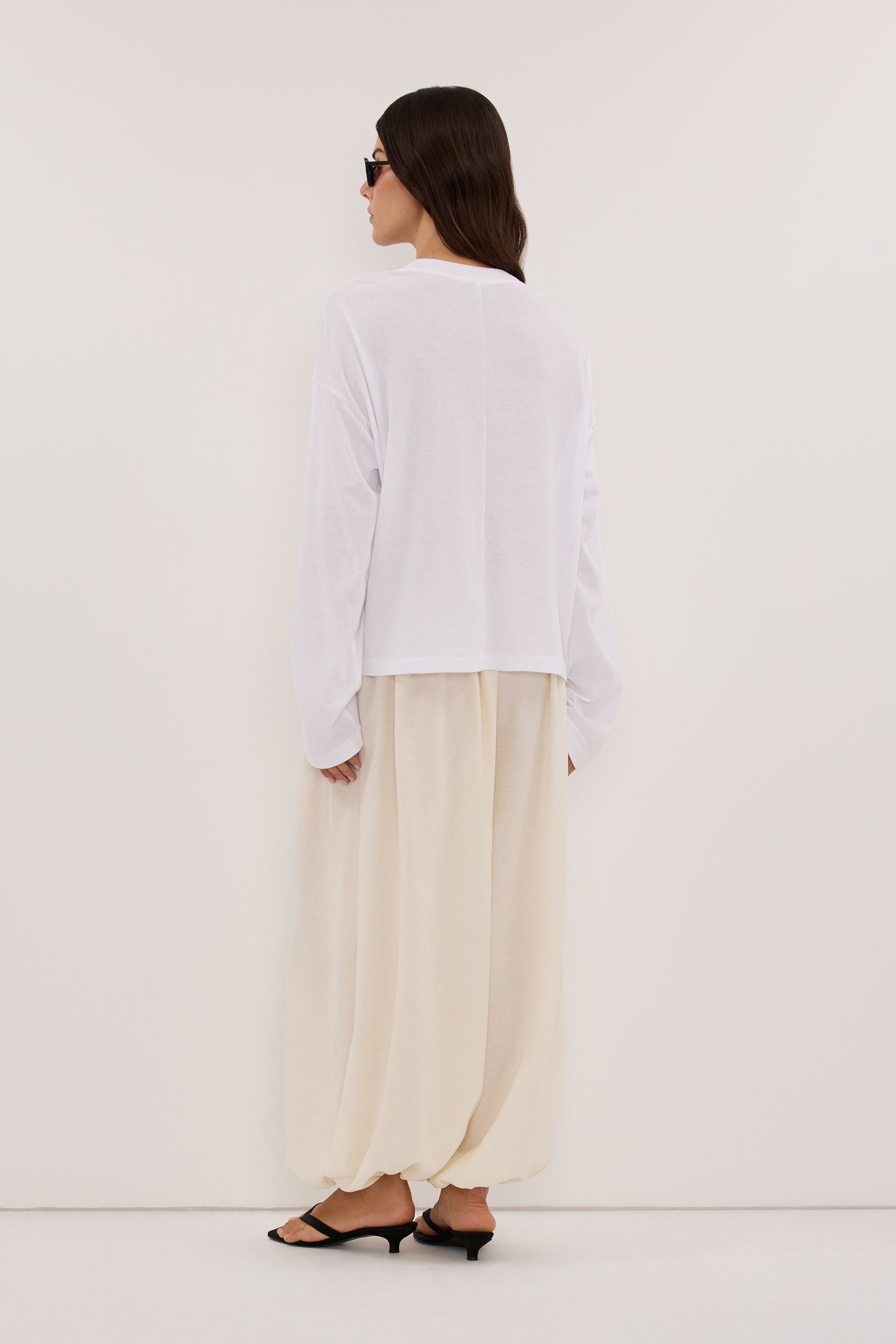 SLOANE WHITE LONG SLEEVE CREW KNIT TOP