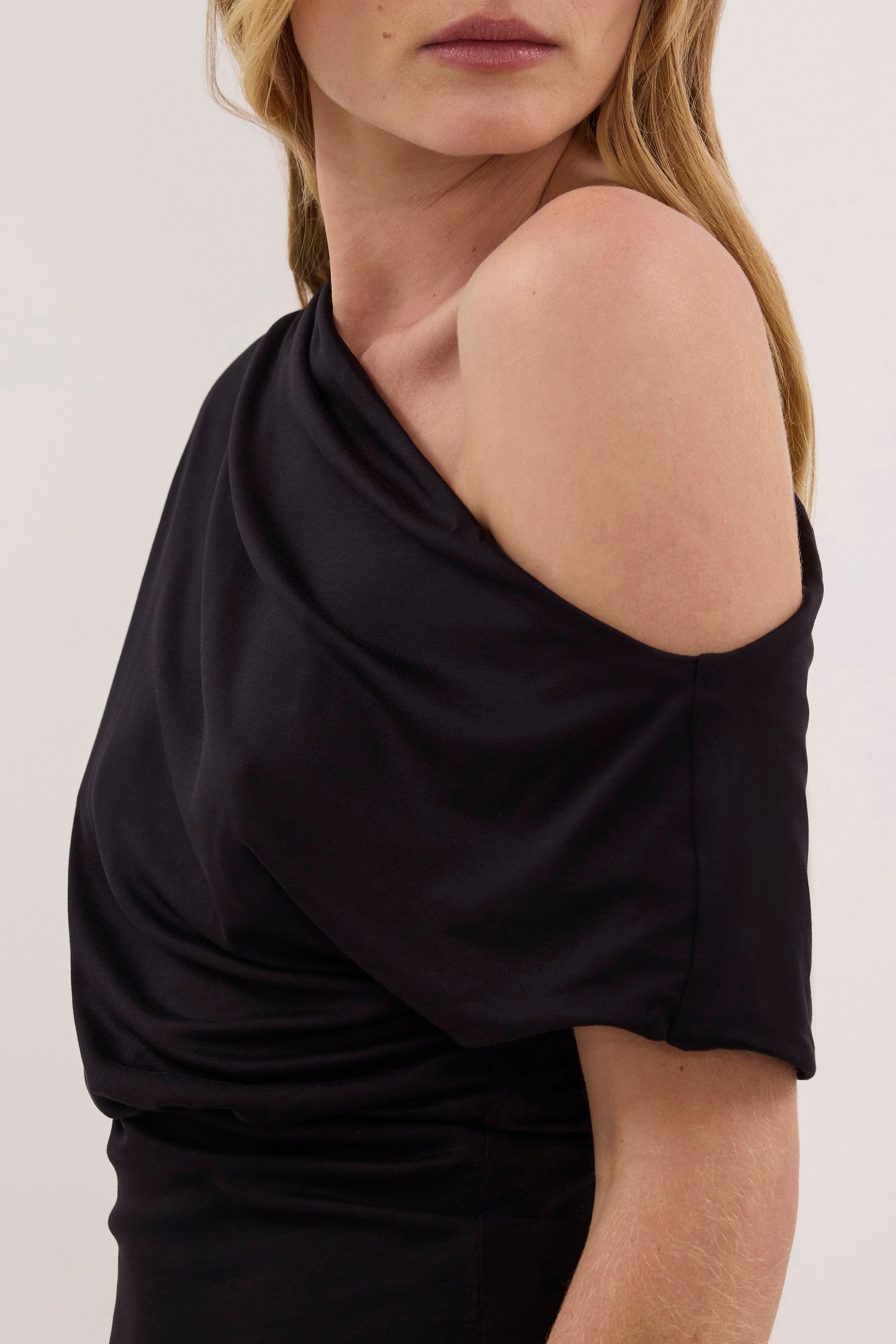 ELSIE BLACK ASYM SLEEVELESS TOP
