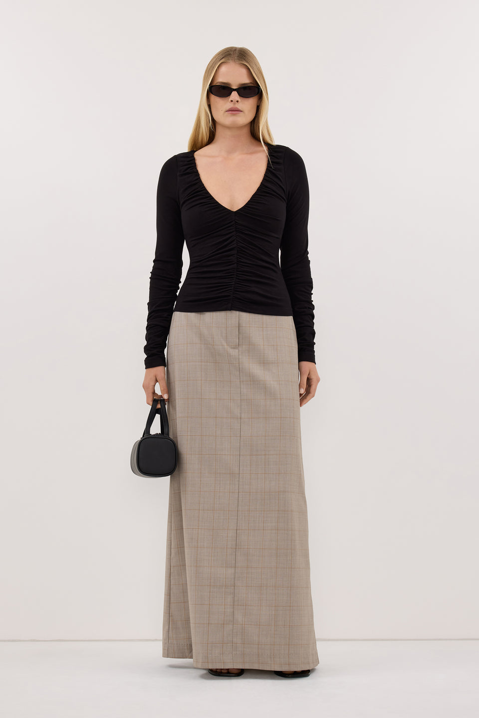 LORNE BLACK V NECK GATHERED TOP