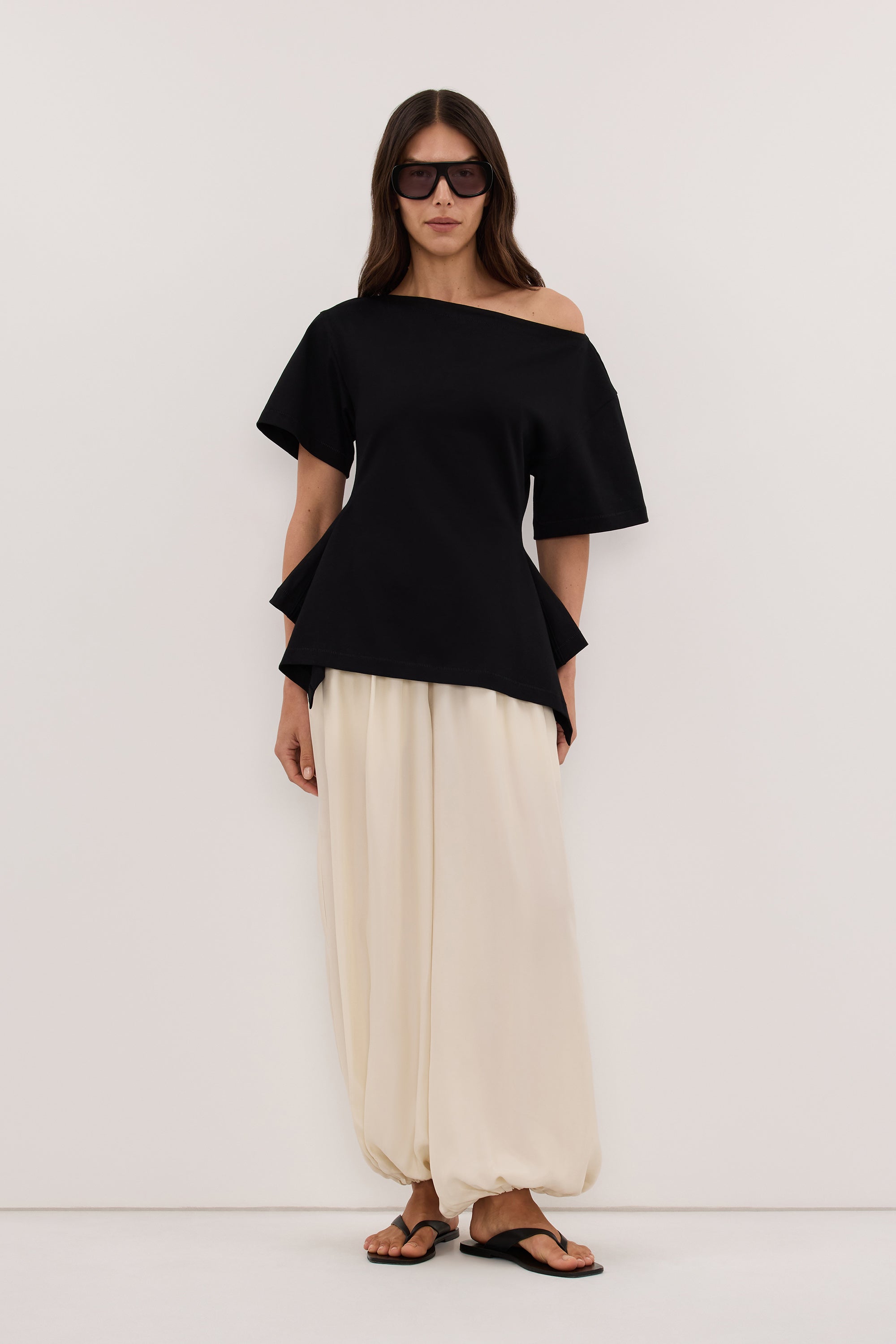 VERA BLACK HANDKERCHIEF HEM TEE