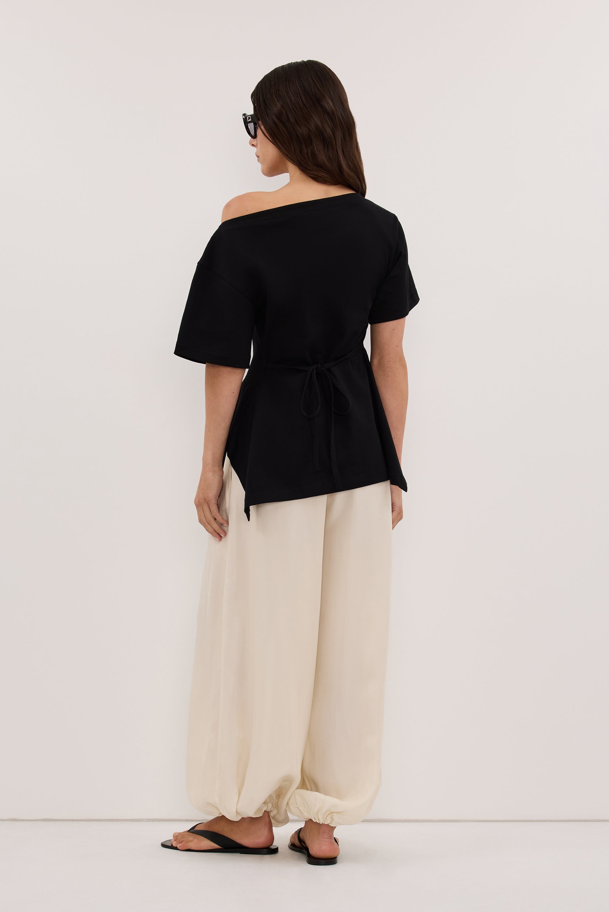 VERA BLACK HANDKERCHIEF HEM TEE