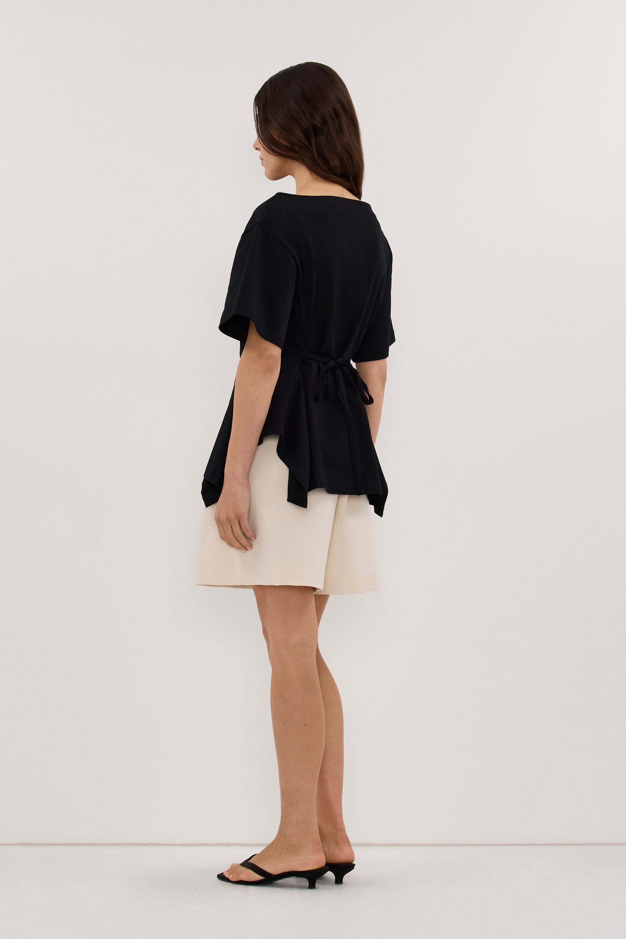 VERA BLACK HANDKERCHIEF HEM TEE