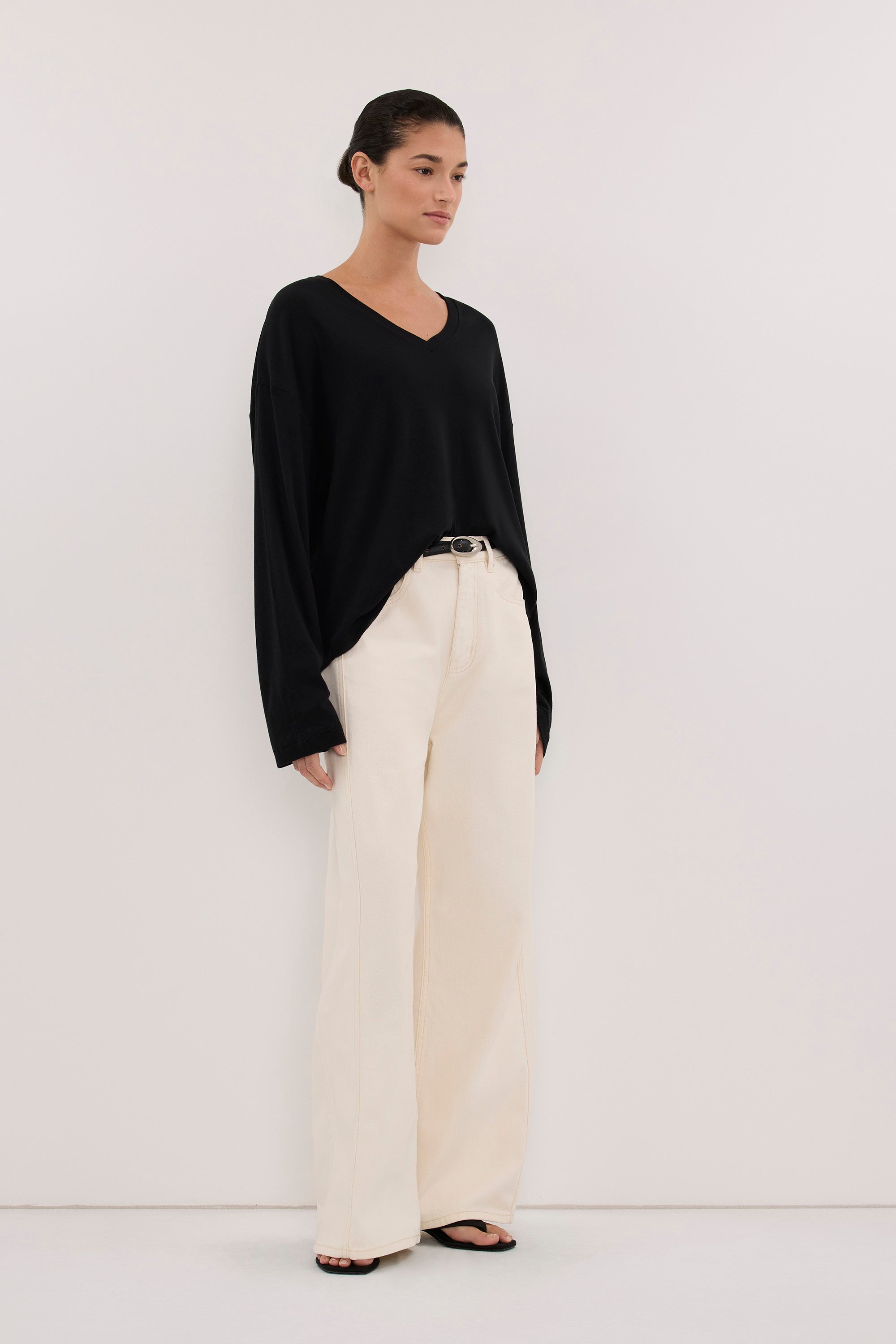 DARINA BLACK V NECK SLEEVED TOP
