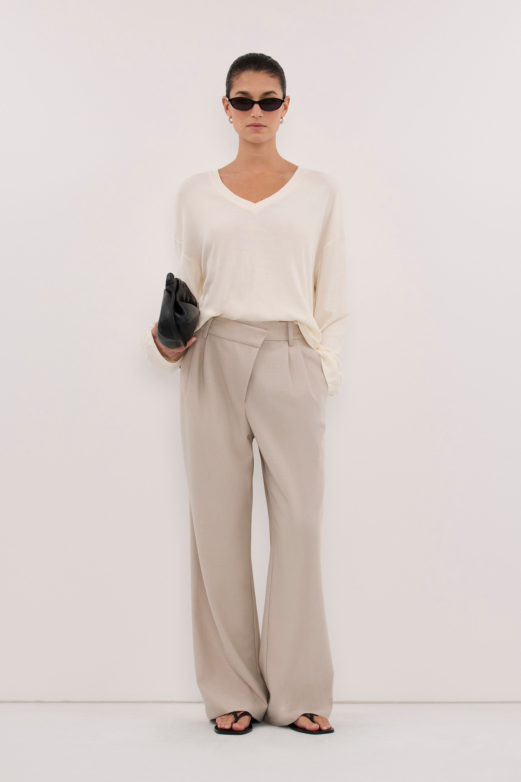 DARINA CREAM V NECK SLEEVED TOP