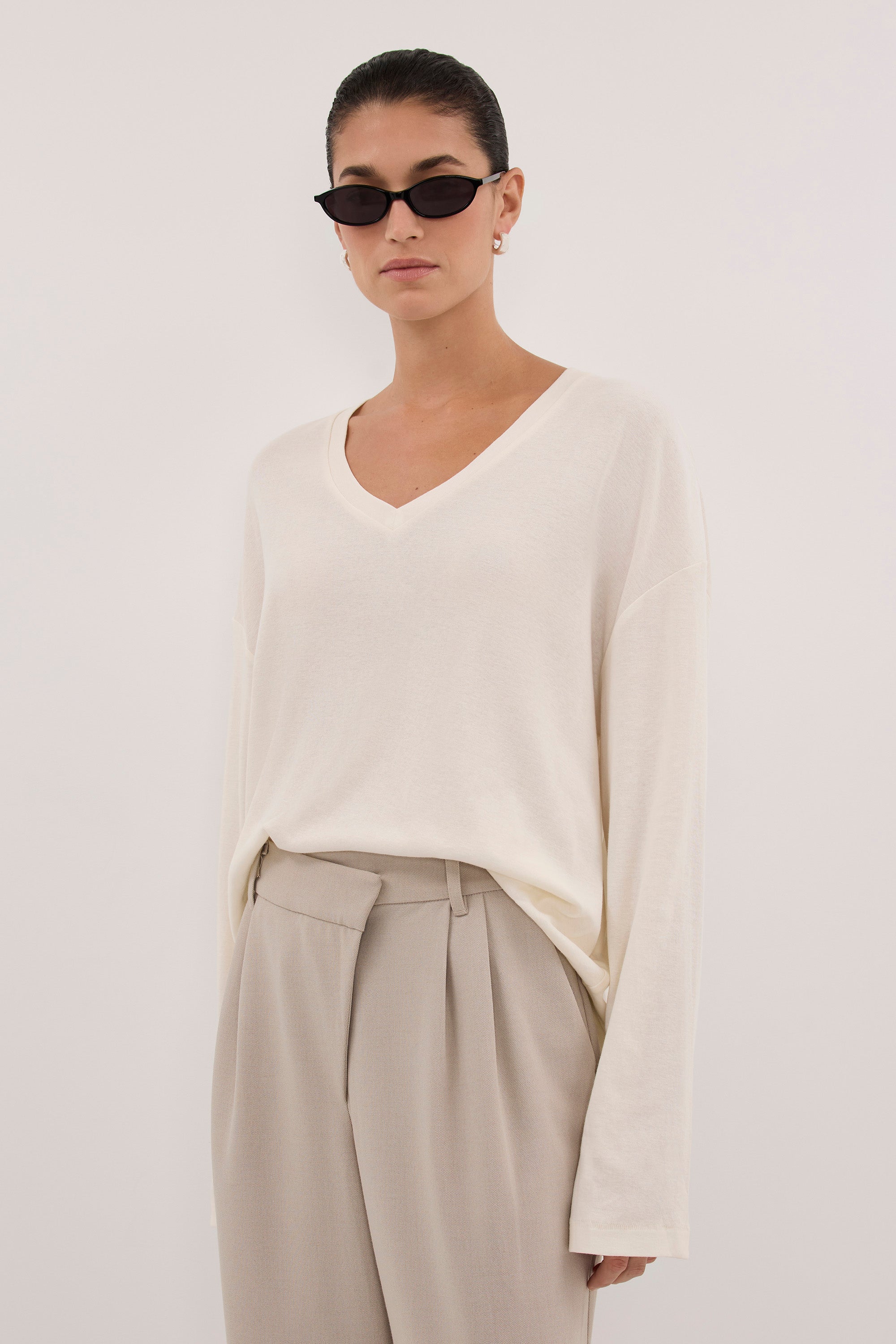 DARINA CREAM V NECK SLEEVED TOP