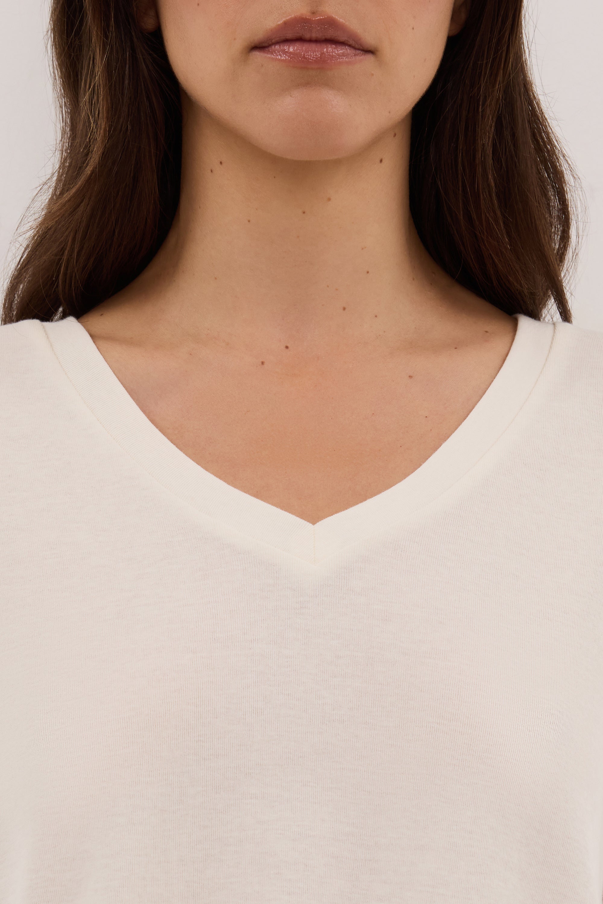 DARINA CREAM V NECK SLEEVED TOP