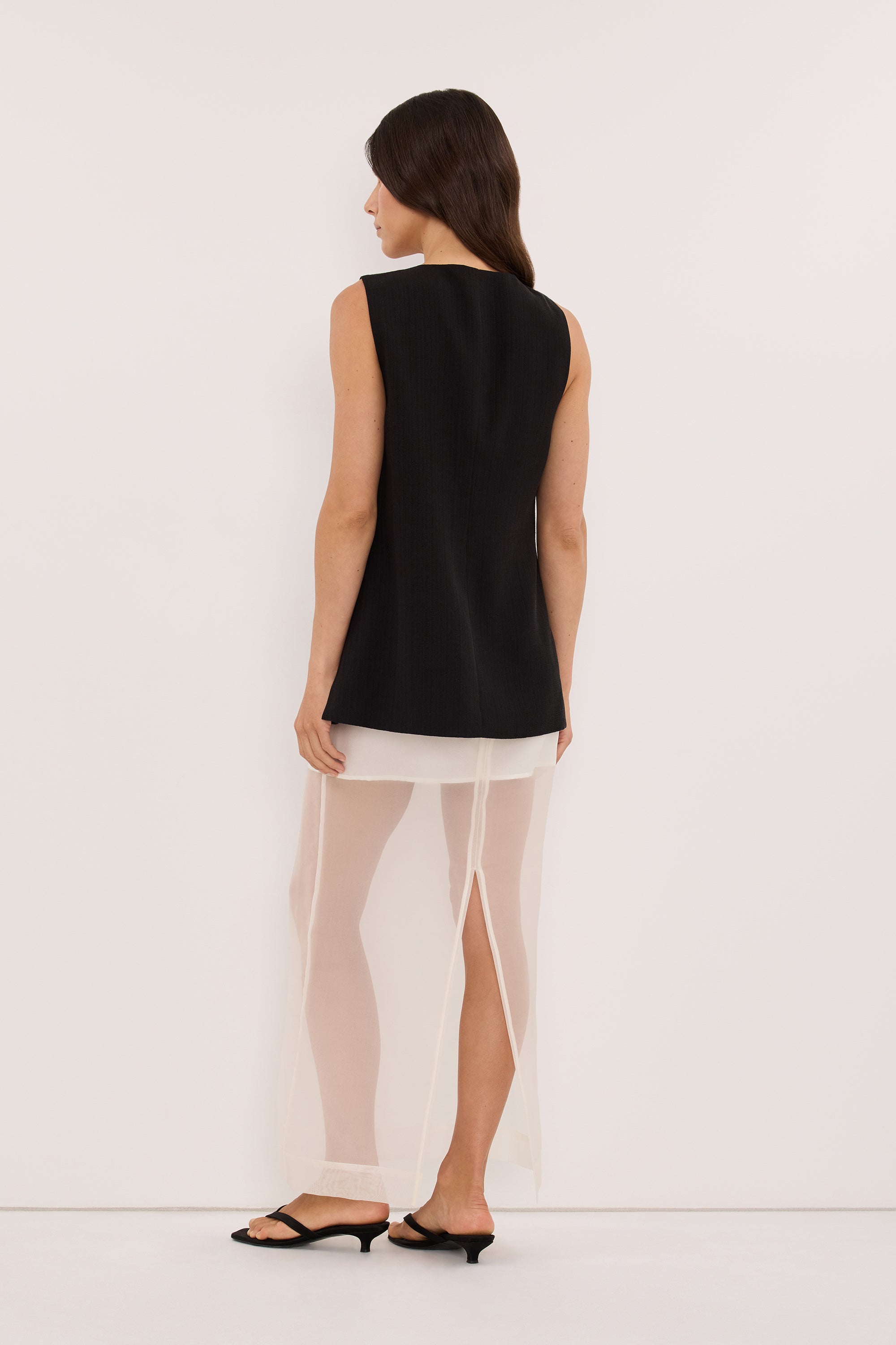 RUNA BLACK SCOOP NECK TOP