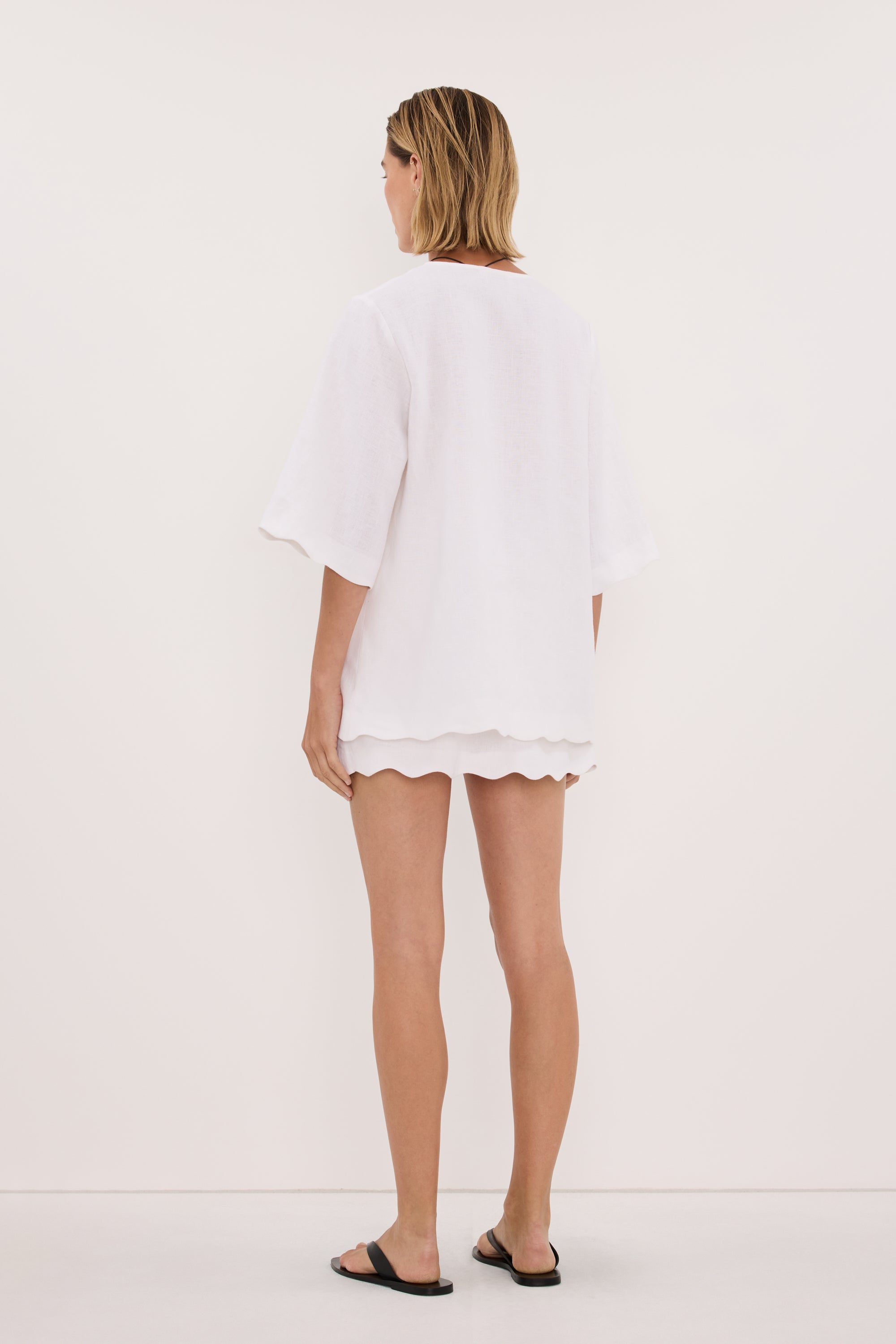 LELA WHITE LINEN SKORT