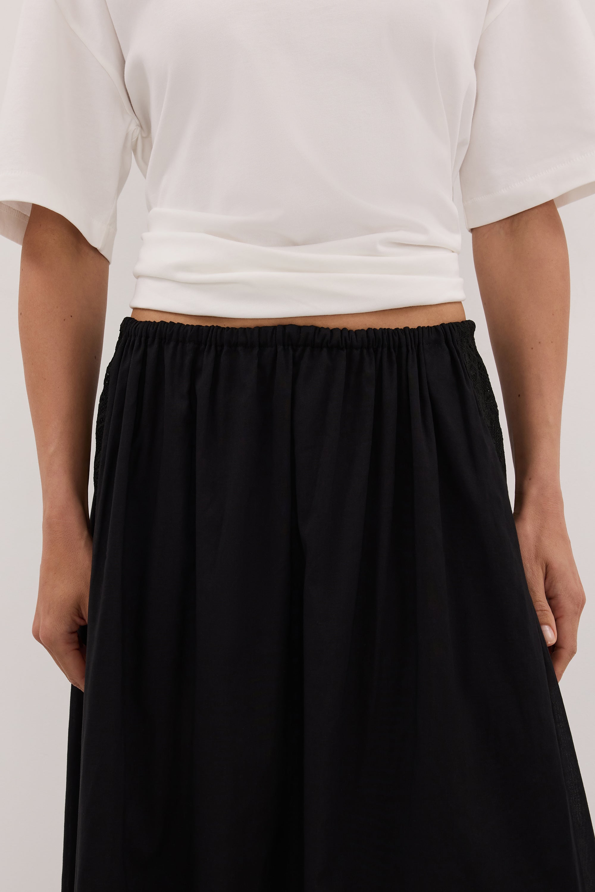 AMOUR BLACK LACE TRIM MIDI SKIRT