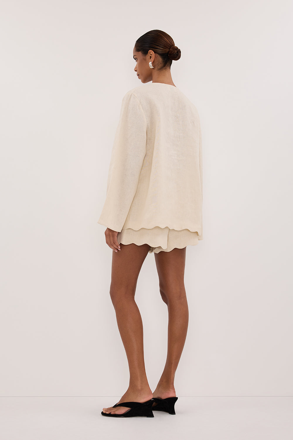 LELA SANDSTONE LINEN SHORT Clothing DISSH Boutiques 