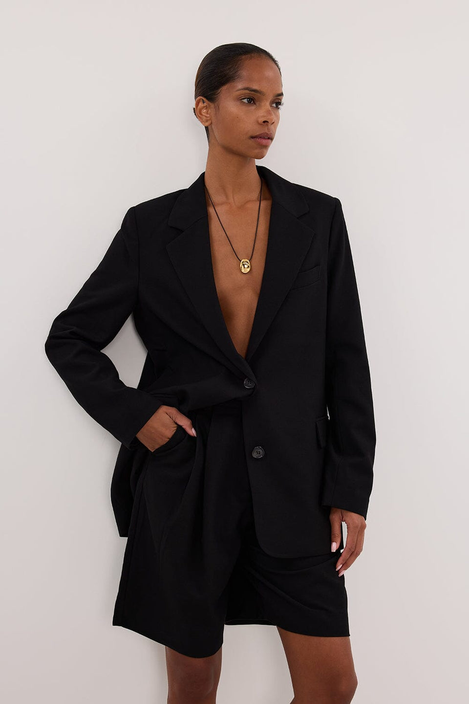 LIZA BLACK TAILORED BERMUDA SHORT Clothing DISSH Boutiques 6 BLACK 
