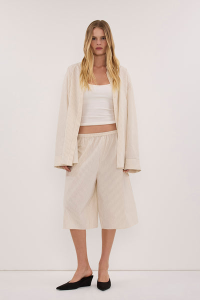 Zoe wearing LEIGH CREAM BERMUDA COTTON SHORT - PRE ORDER