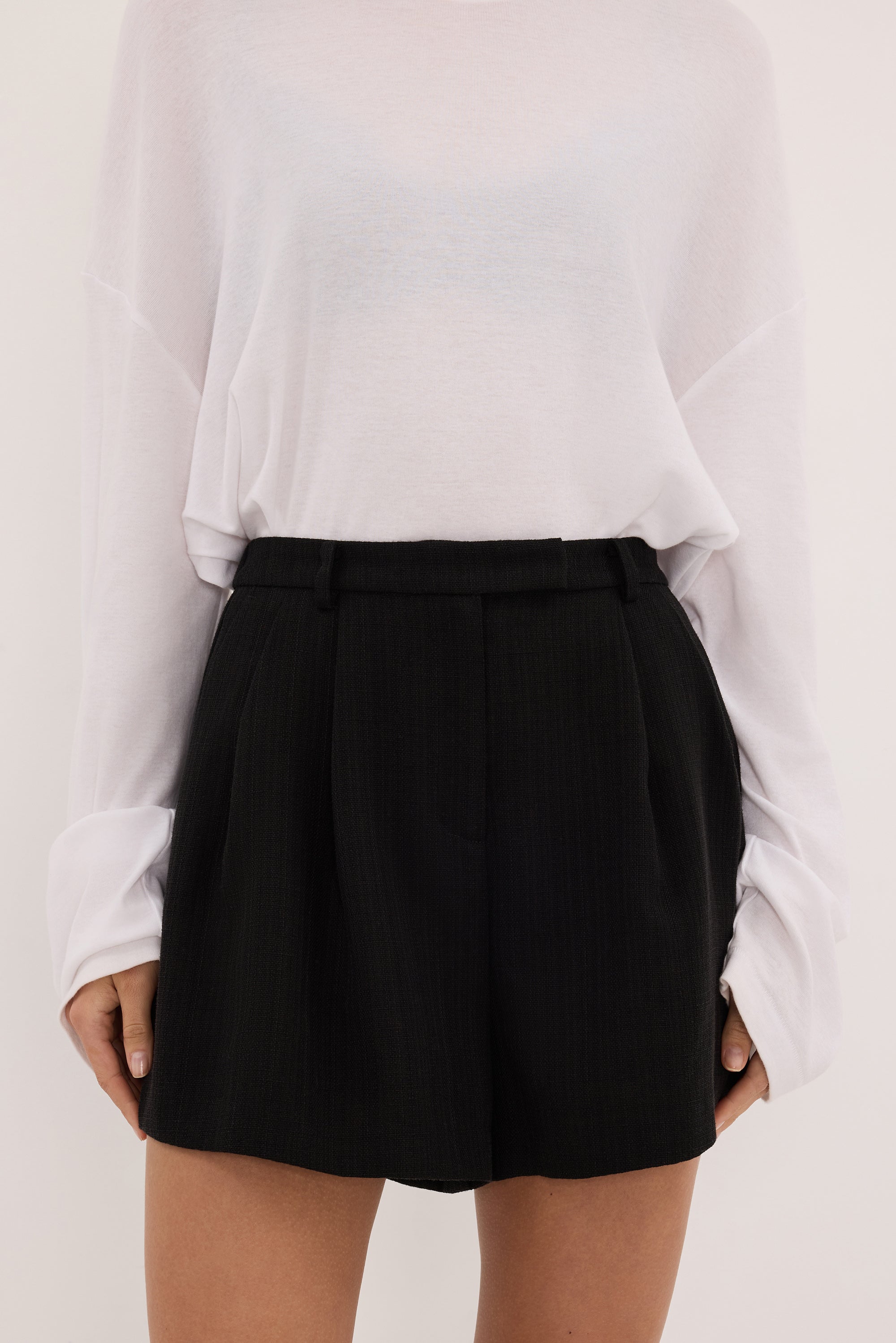 RUNA BLACK TAILORED SHORT