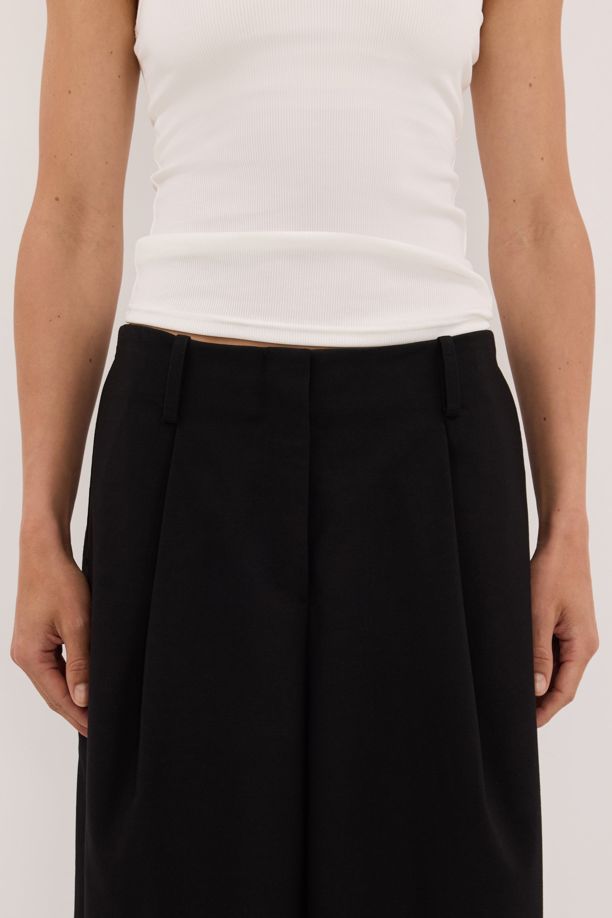 ROMY BLACK LONGLINE BERMUDA SHORT