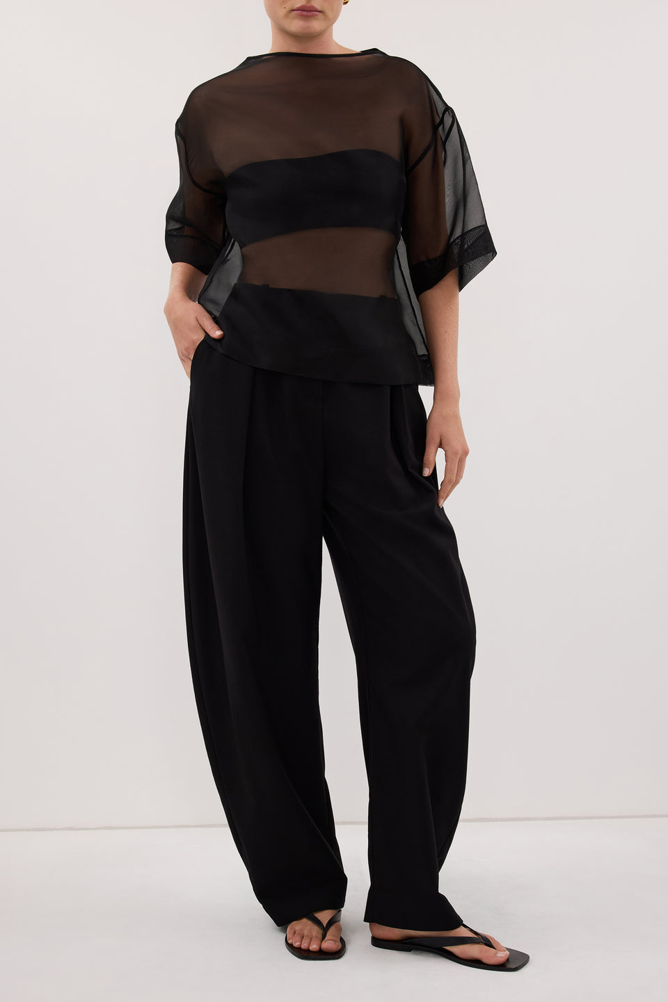 ROMY BLACK BARREL LEG TAILORED PANT