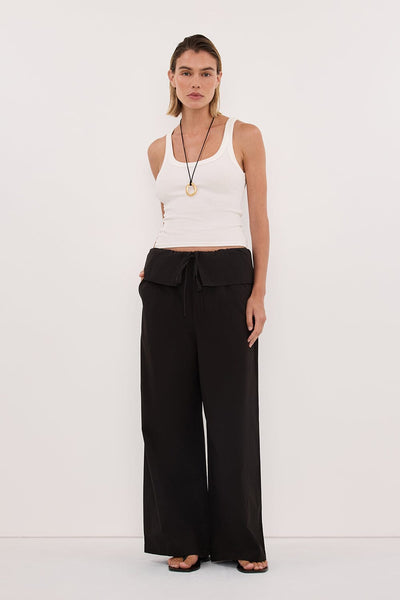 Joanna wearing BENTLEE BLACK COTTON FISHERMAN PANT