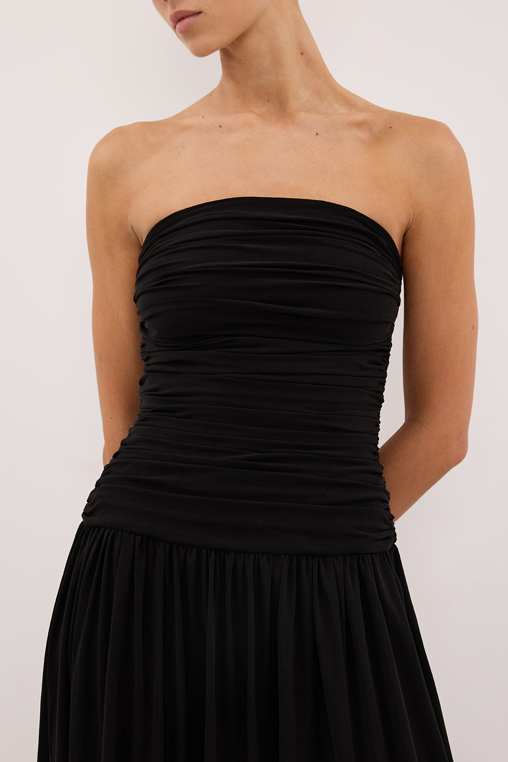 SHARI BLACK STRAPLESS BANDEAU MIDI DRESS