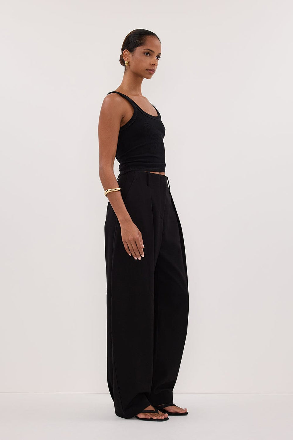 PHOEBE BLACK SLEEVELESS SCOOP NECK TANK Clothing DISSH Boutiques 