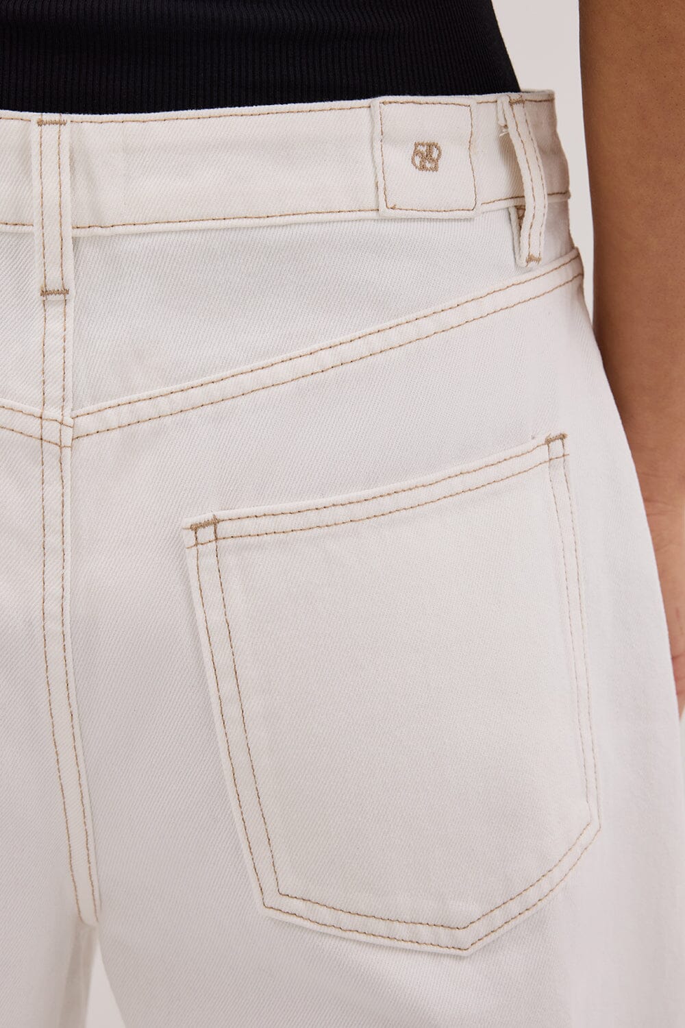 LIV WHITE DENIM BARREL LEG JEAN Clothing DISSH Boutiques 