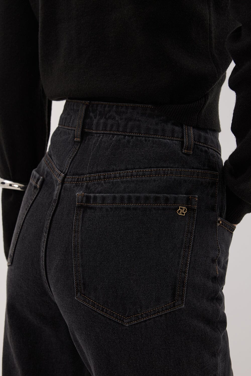 NOELLE BLACK RINSE BOOTLEG JEAN Clothing DISSH Boutiques 
