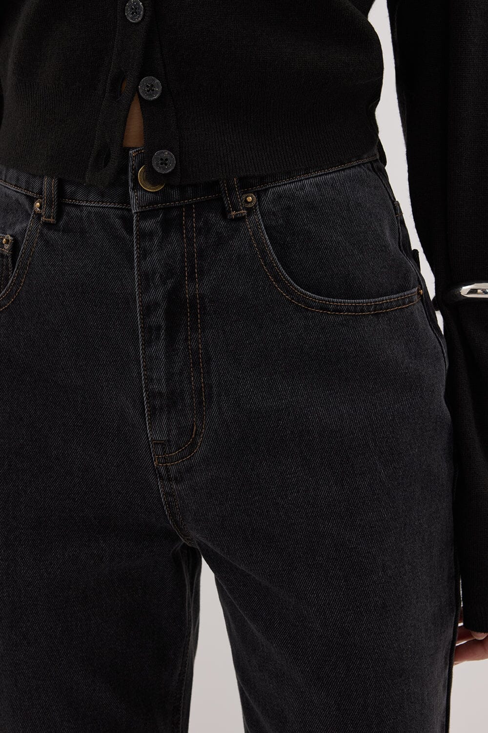NOELLE BLACK RINSE BOOTLEG JEAN Clothing DISSH Boutiques 