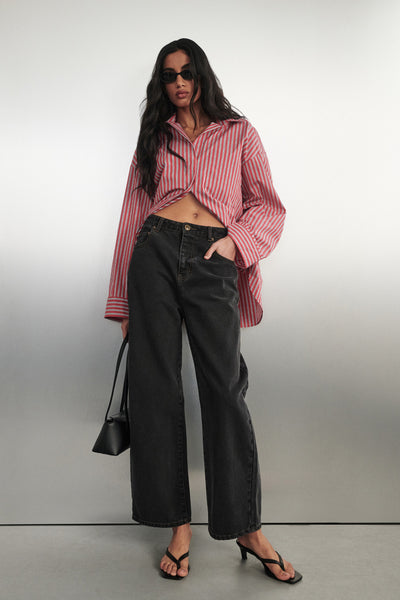 Anaya  wearing FRANK BLACK RINSE RELAXED JEAN