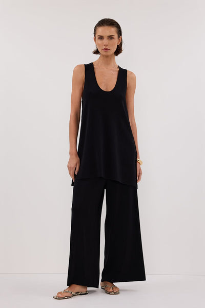 Stas wearing RAY BLACK SCOOP LONGLINE KNIT TOP