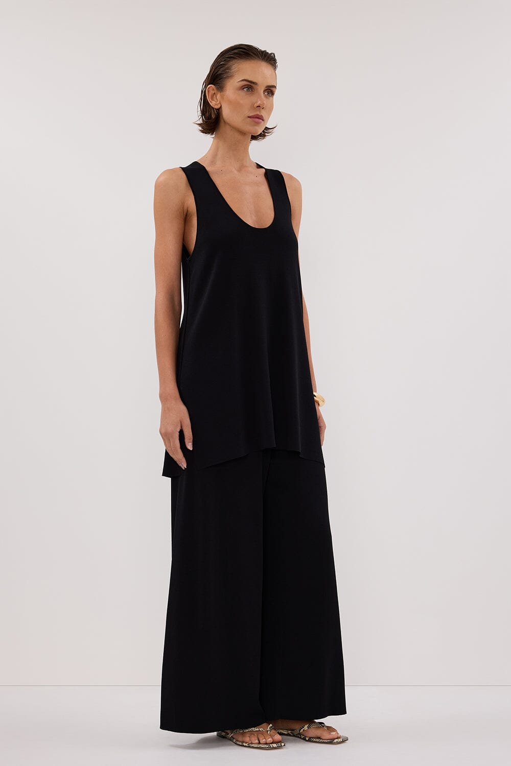 RAY BLACK SCOOP LONGLINE TOP Clothing DISSH Boutiques 