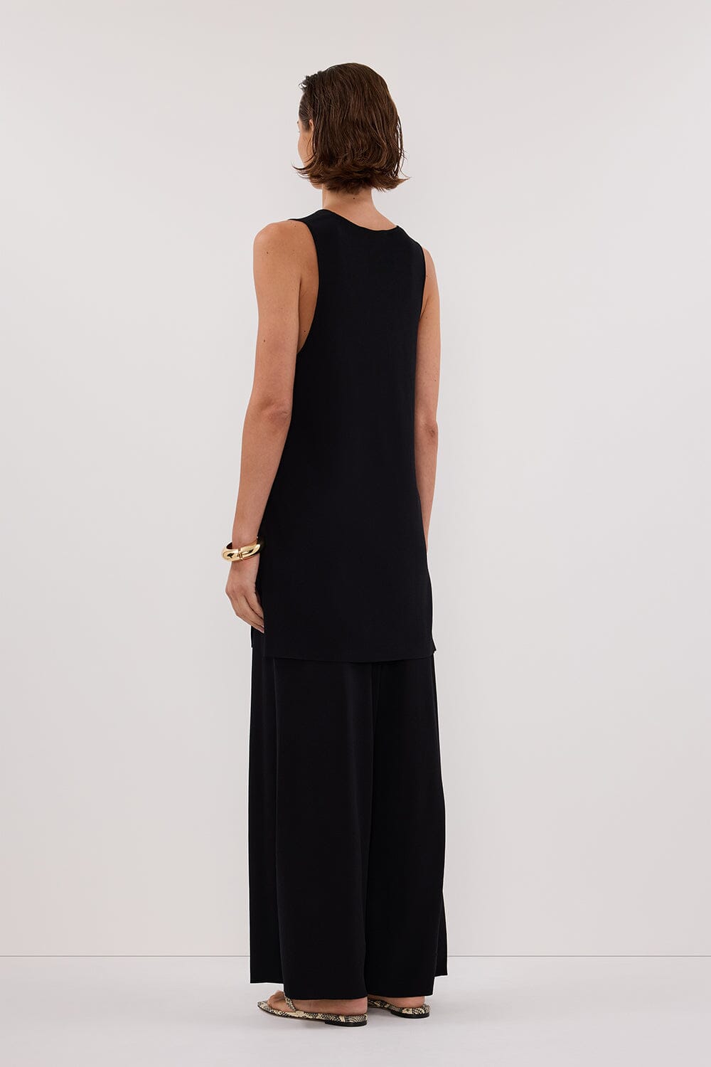 RAY BLACK SCOOP LONGLINE TOP Clothing DISSH Boutiques 