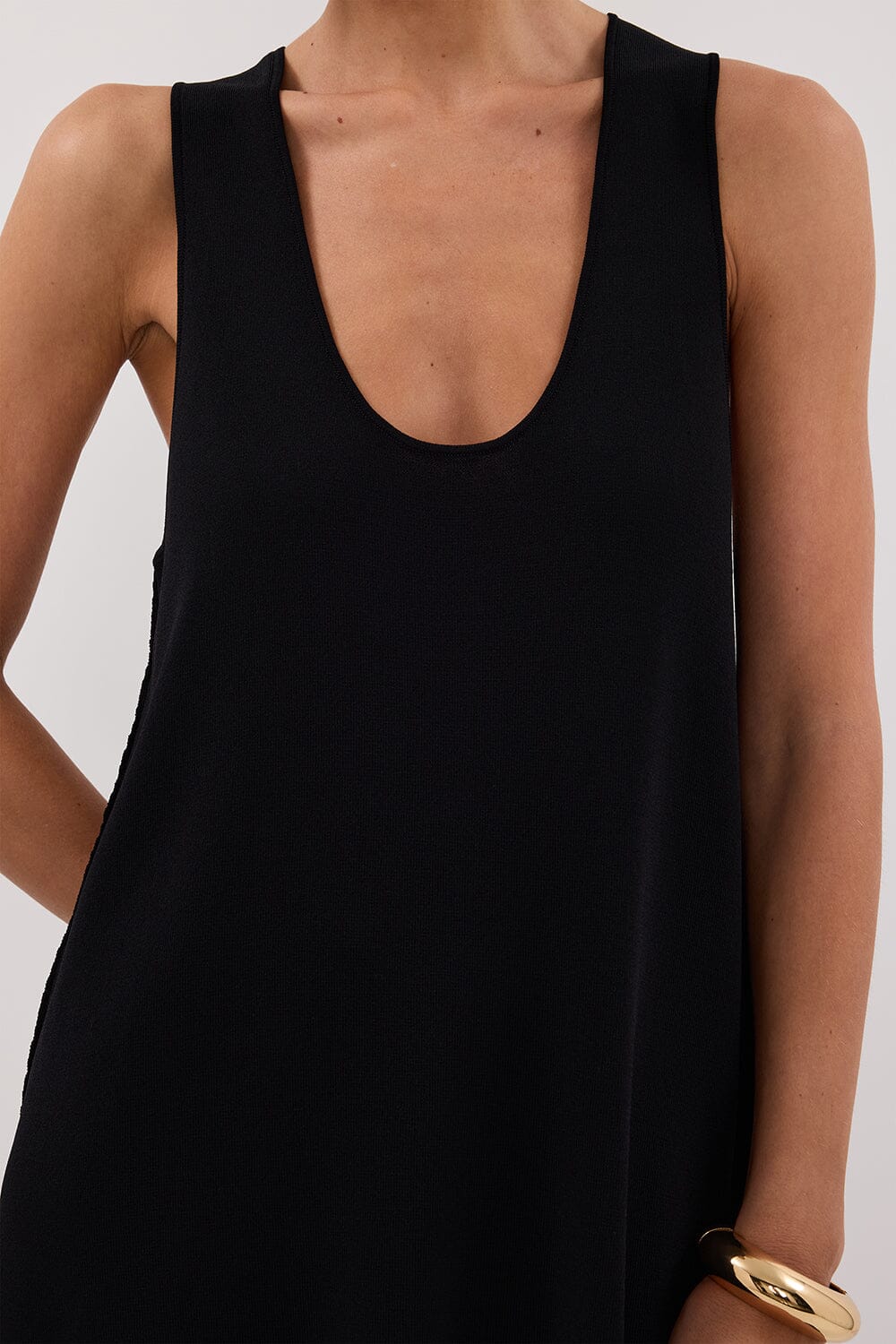RAY BLACK SCOOP LONGLINE TOP Clothing DISSH Boutiques 