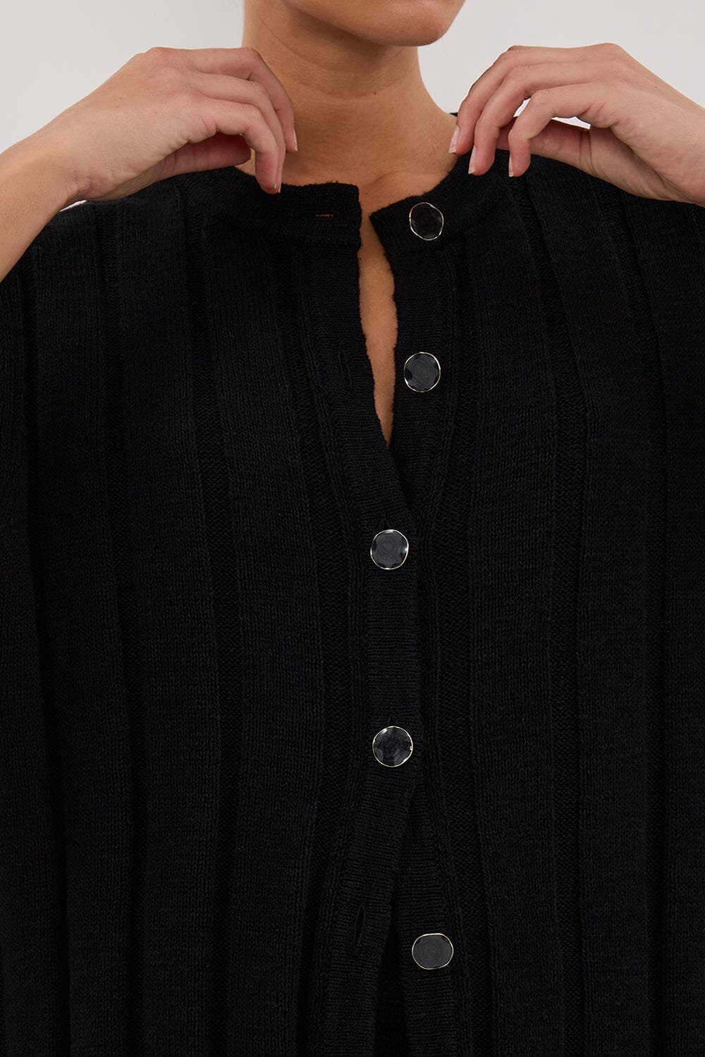 JAZZ BLACK BUTTON KNIT SHIRT Clothing DISSH Boutiques 