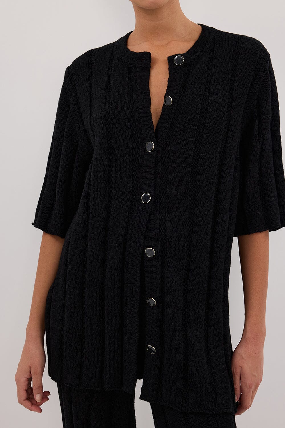 JAZZ BLACK BUTTON KNIT SHIRT Clothing DISSH Boutiques 