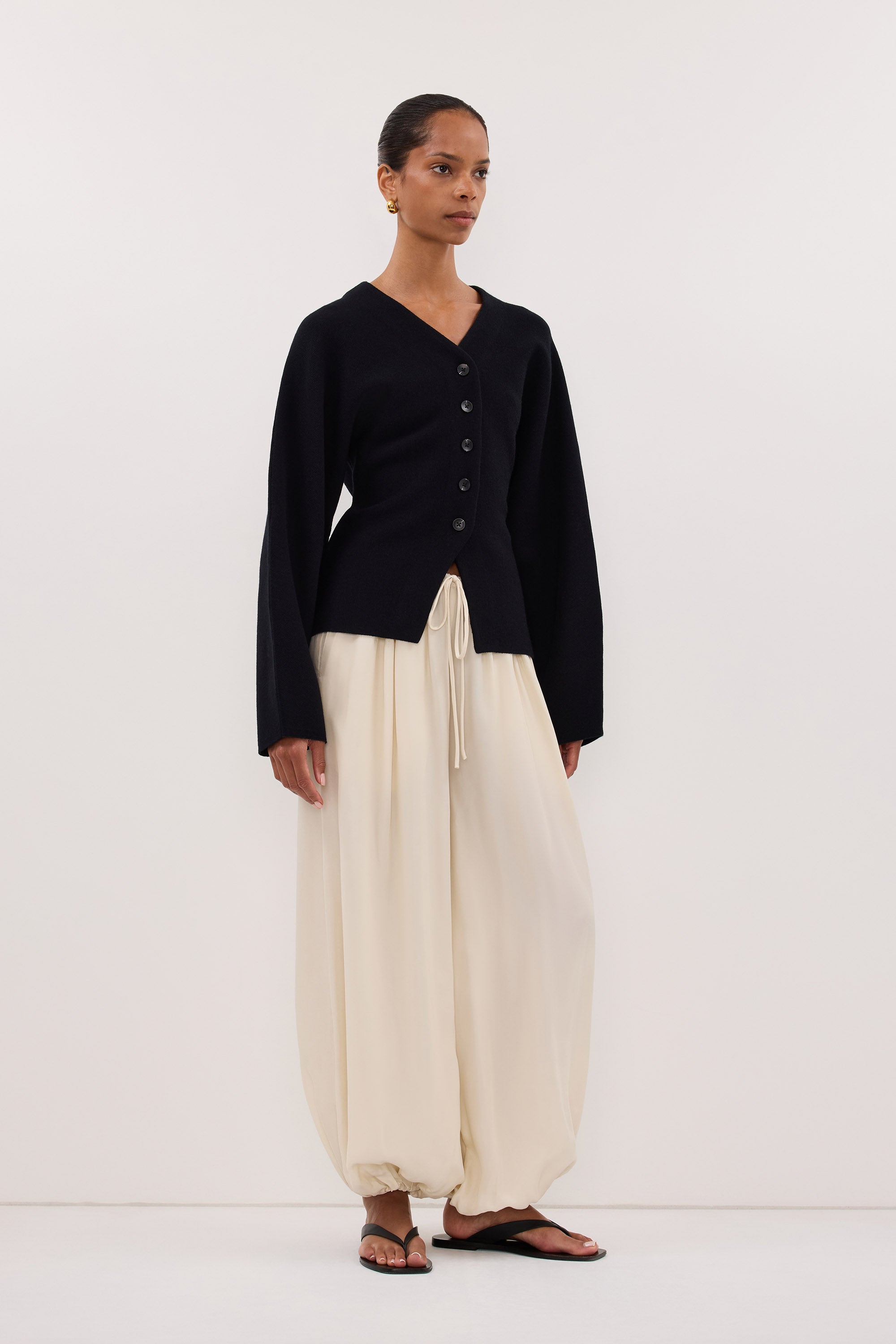 ETHEL BLACK V NECK CARDIGAN | Dissh