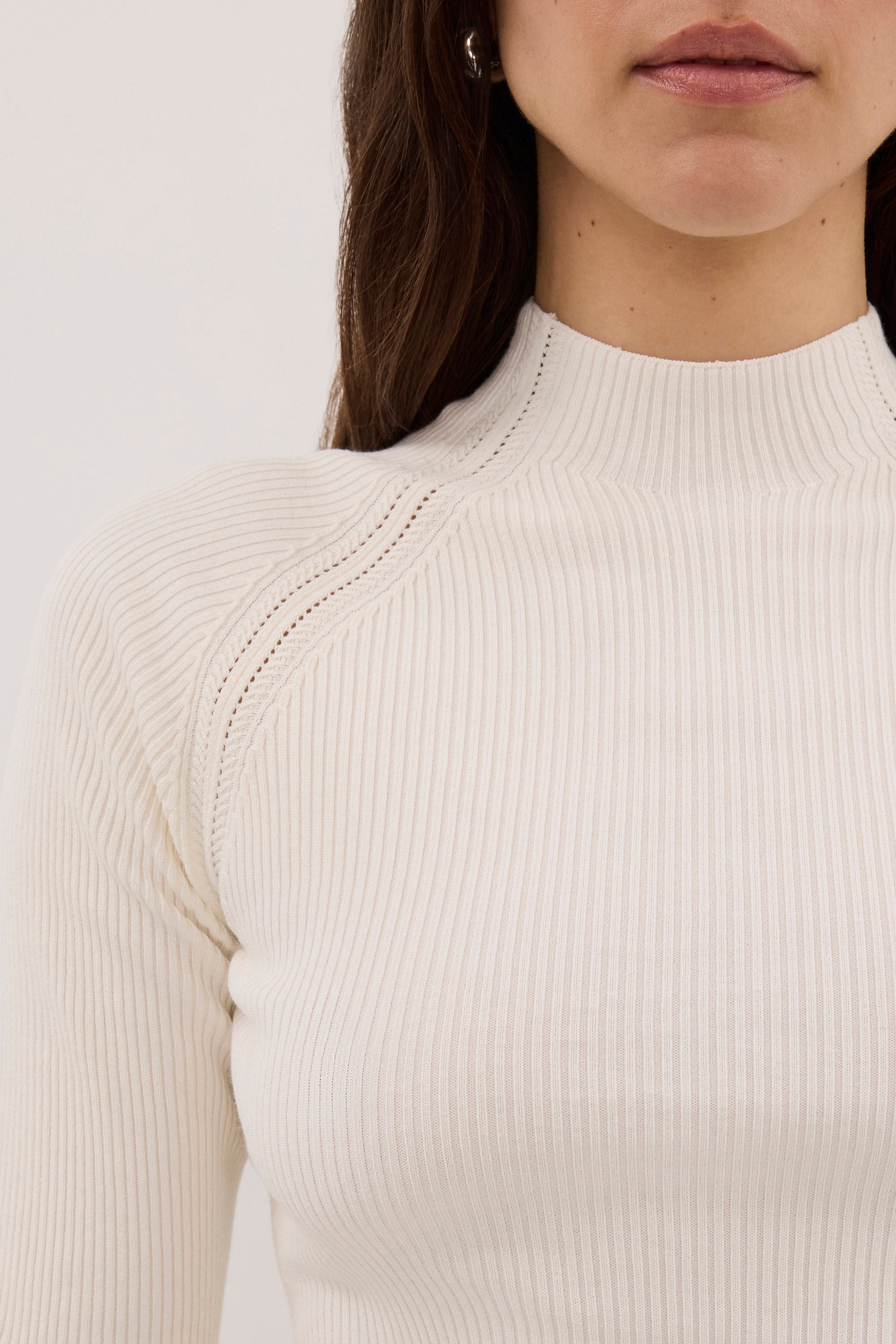 ANGEL CREAM RAGLAN FUNNEL NECK TOP