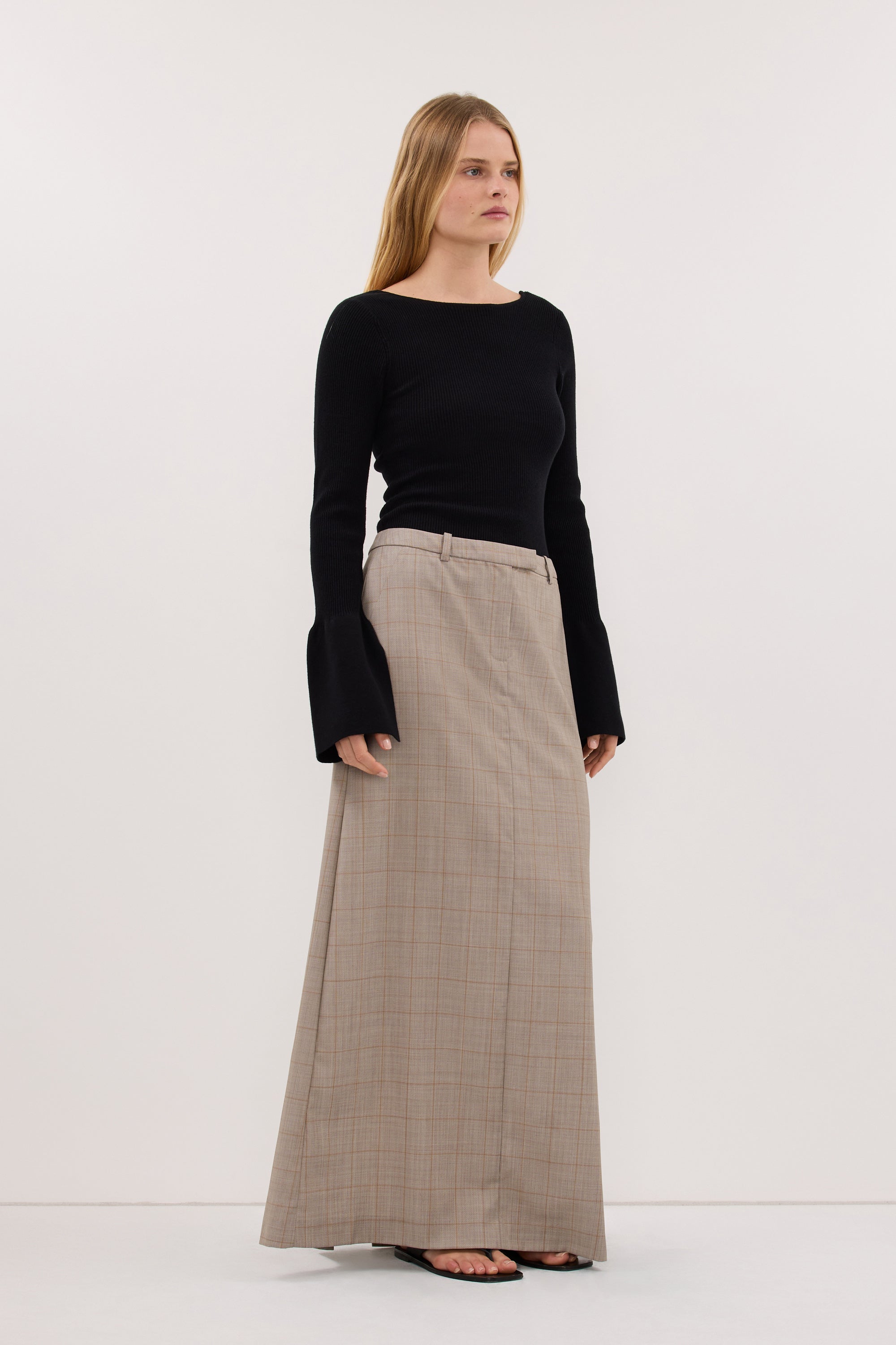 VARA BLACK LONG SLEEVE KNIT TOP