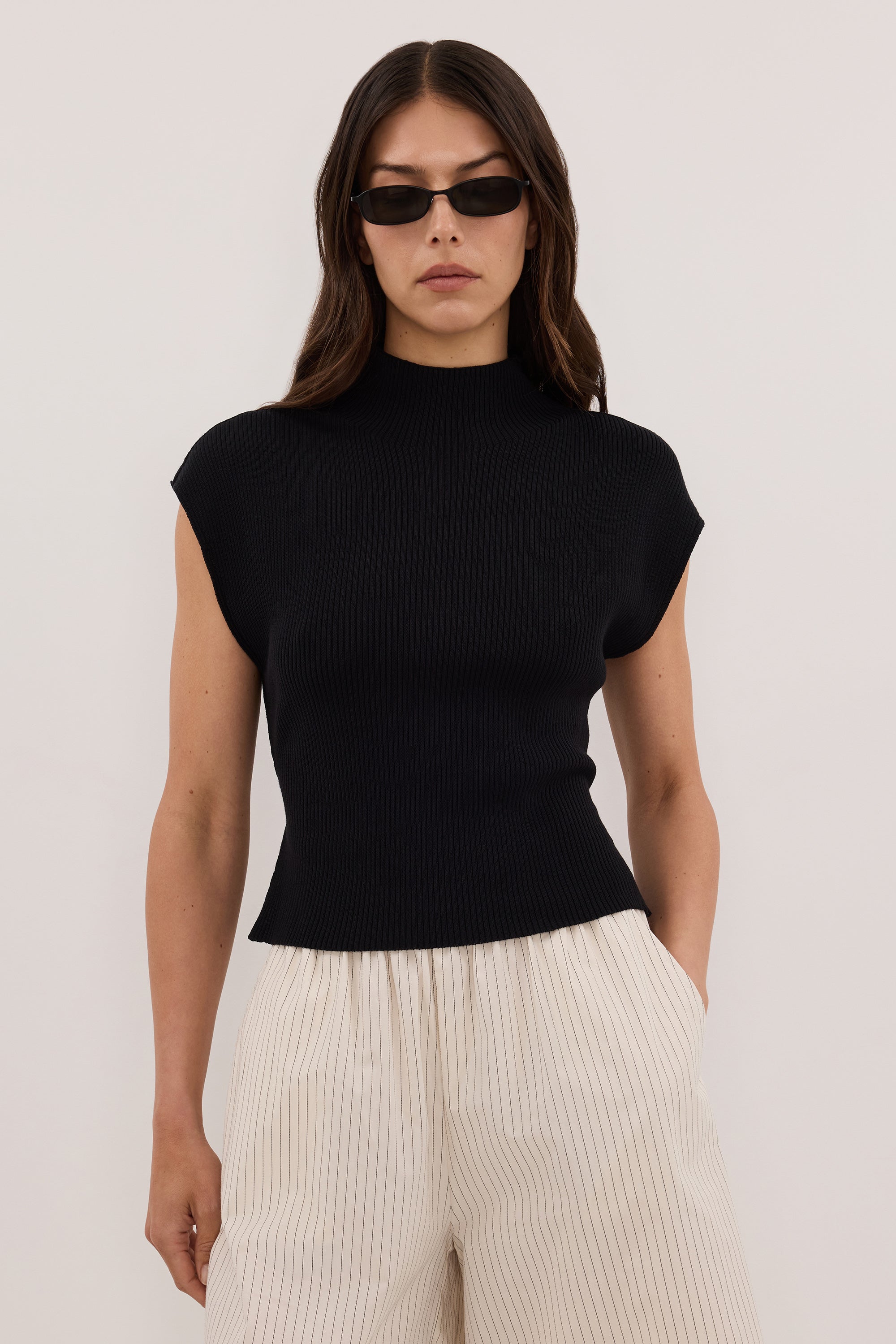 OLINNA BLACK TEXTURED KNIT TOP