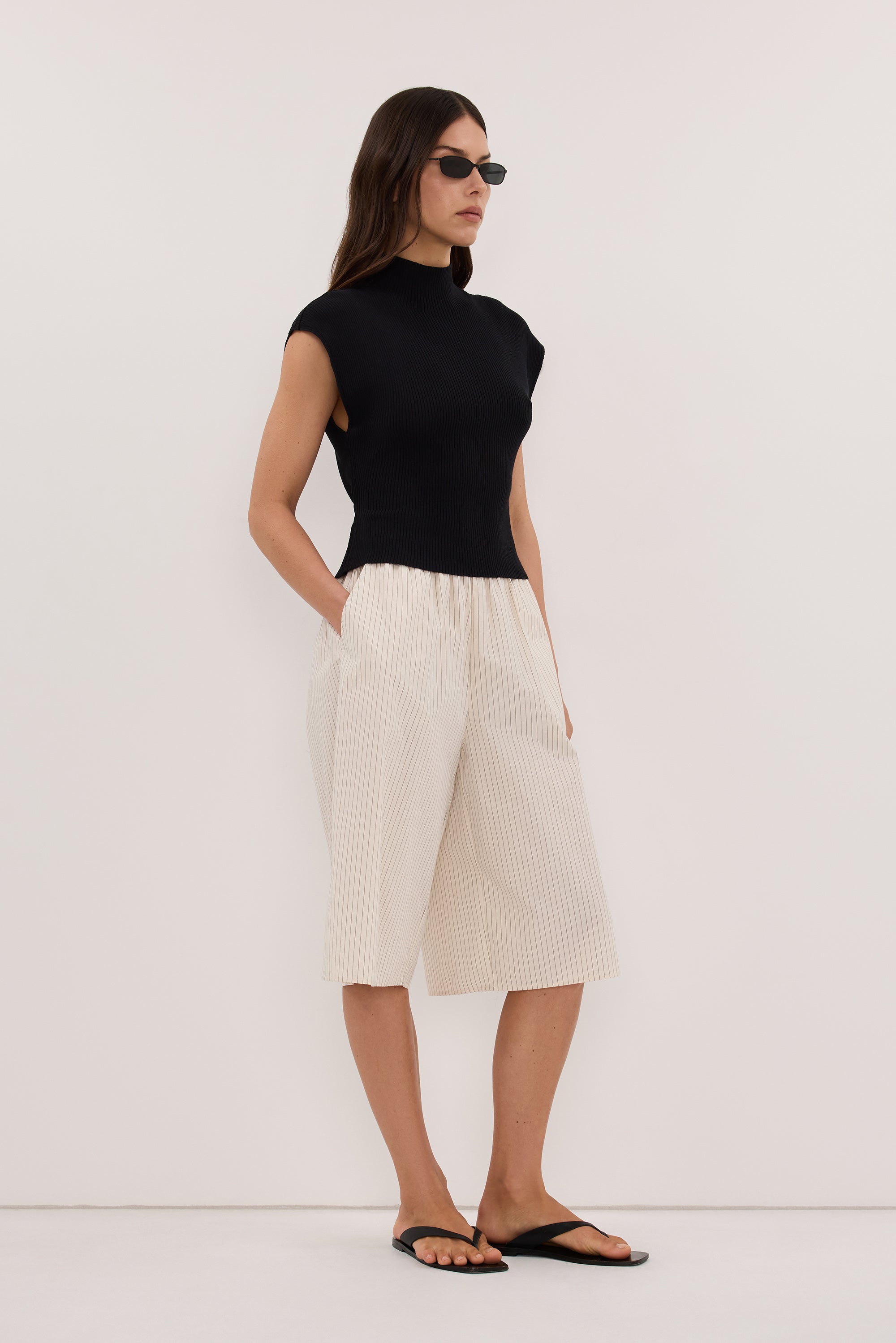OLINNA BLACK TEXTURED KNIT TOP