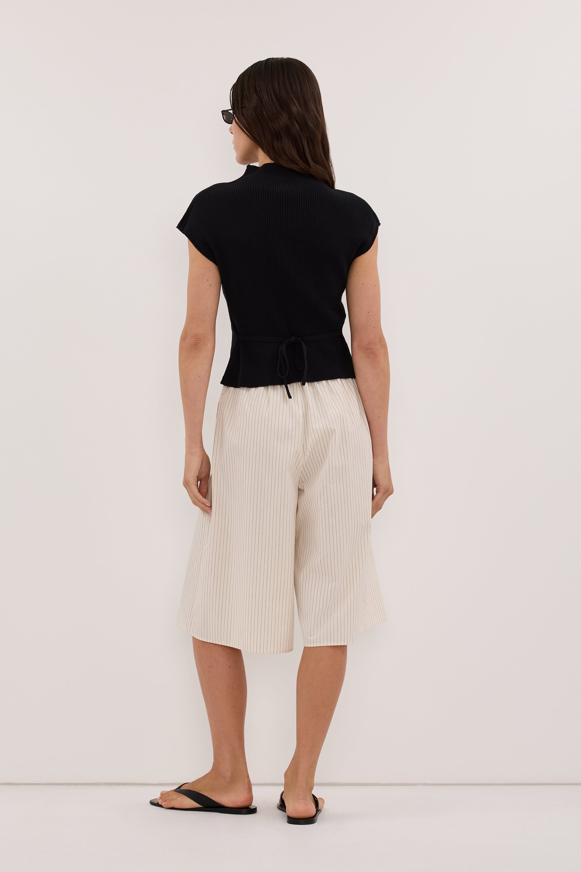 OLINNA BLACK TEXTURED KNIT TOP