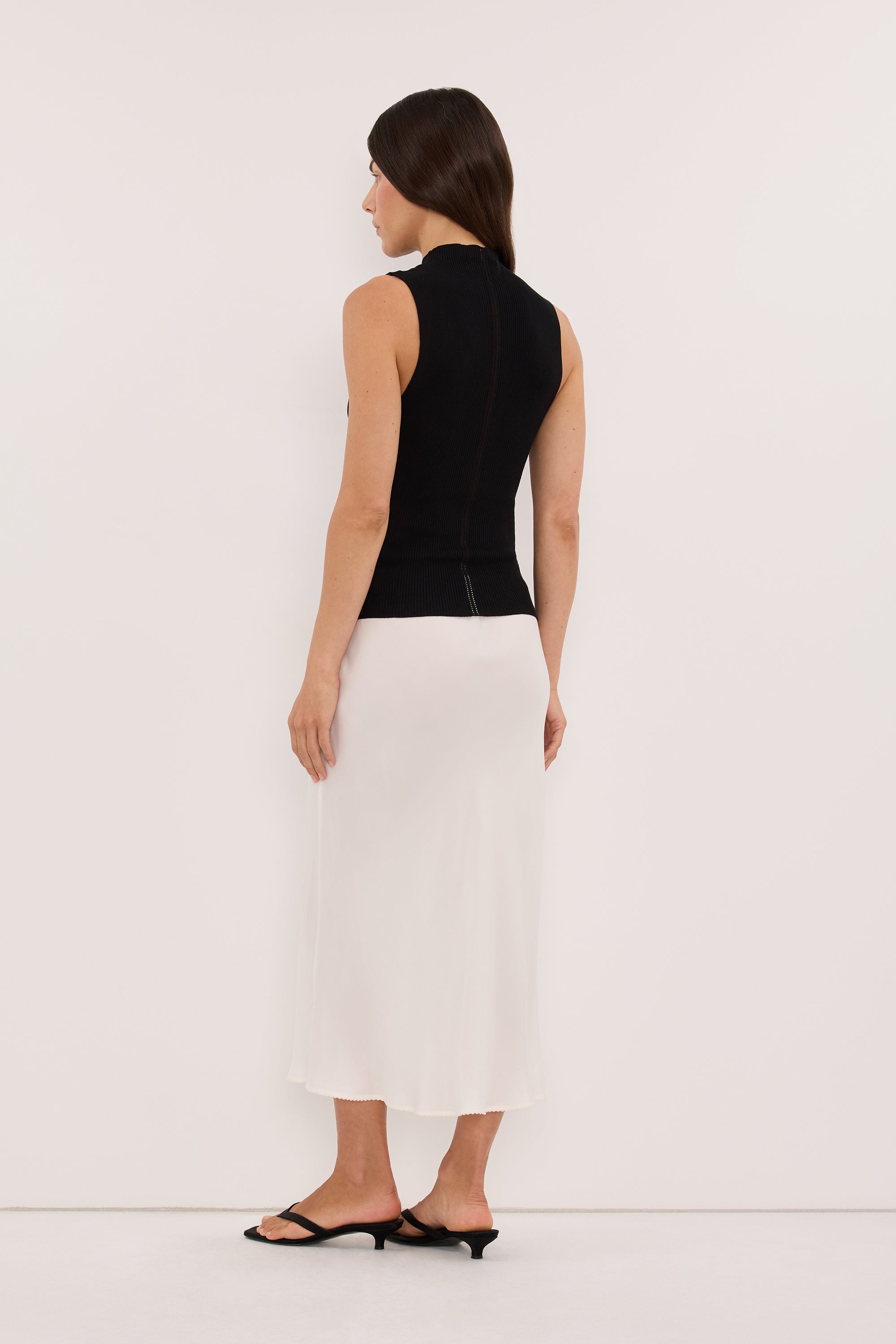 ANGEL BLACK SLEEVELESS KNIT TOP