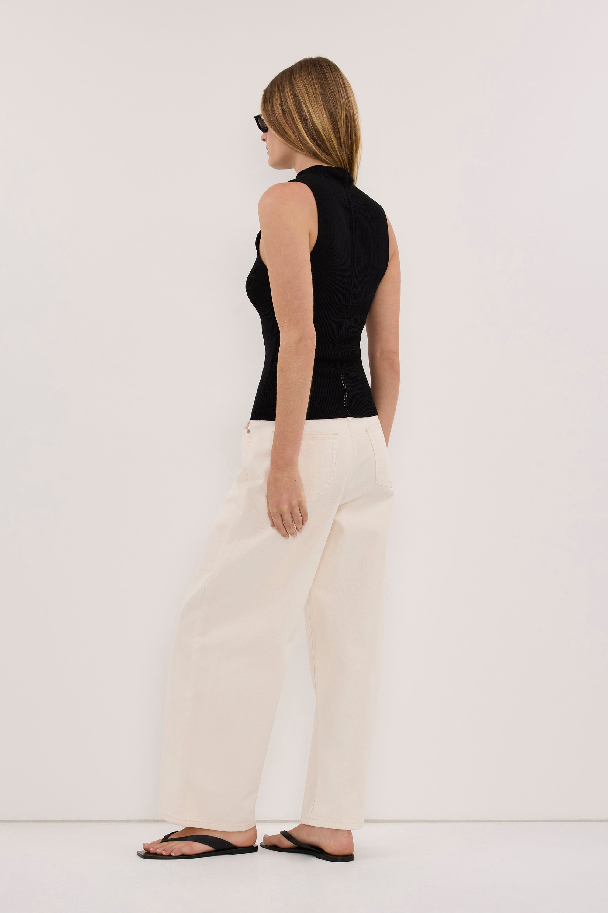 ANGEL BLACK SLEEVELESS KNIT TOP
