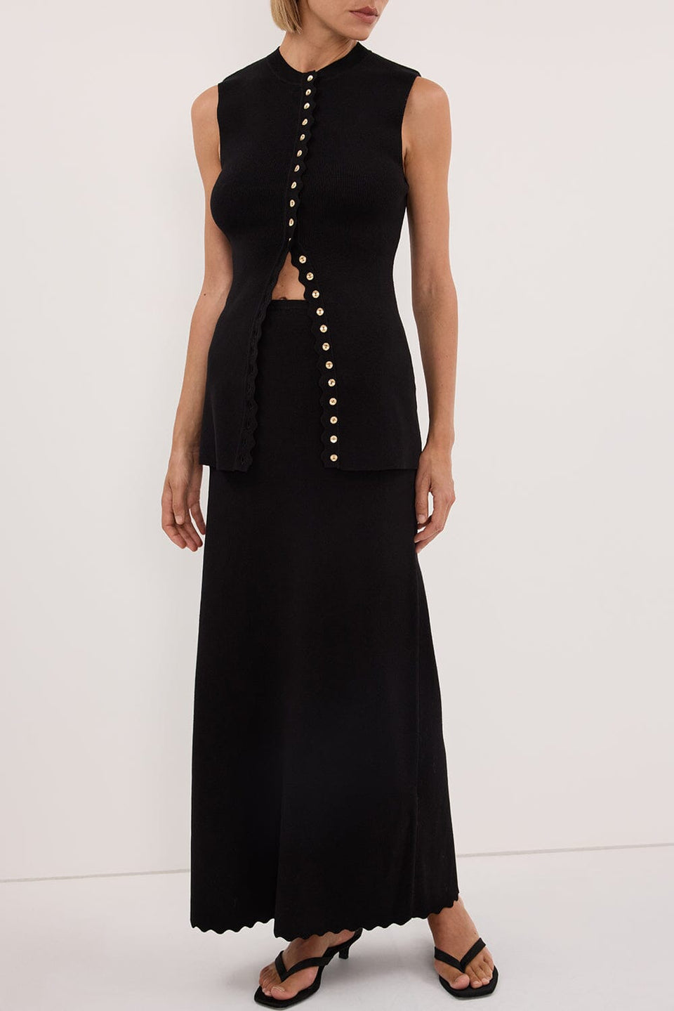 ZOE BLACK SCALLOPED KNIT MIDI SKIRT