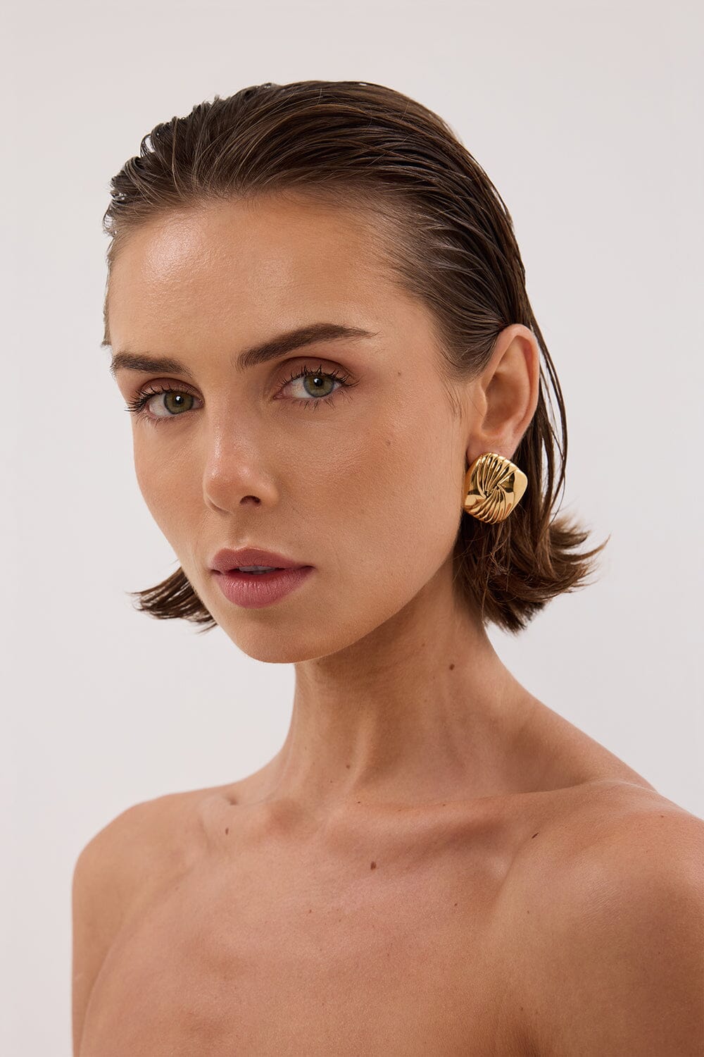 HEAVEN MAYHEM TABI EARRING GOLD Accessories DISSH Boutiques 