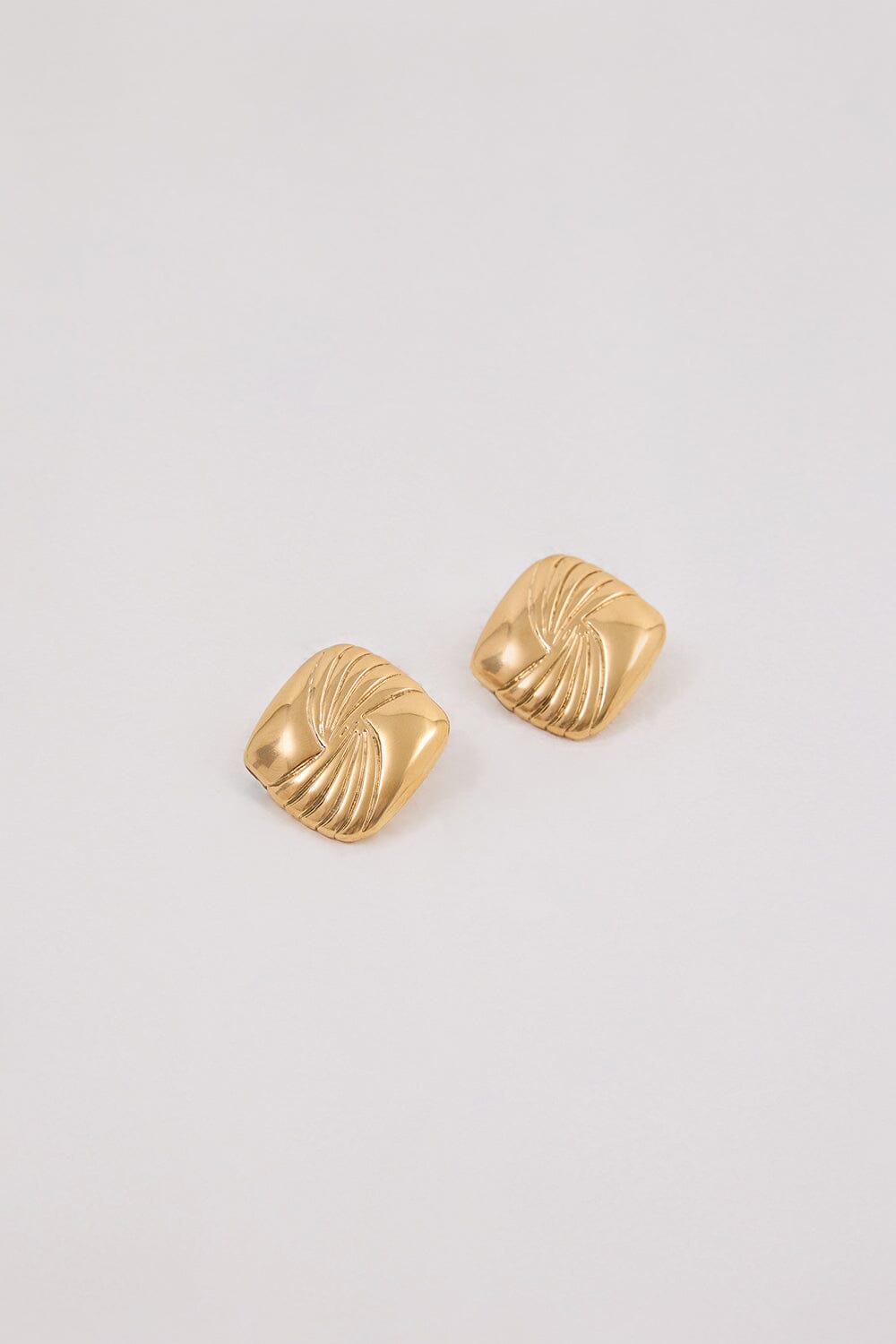 HEAVEN MAYHEM TABI EARRING GOLD Accessories DISSH Boutiques 
