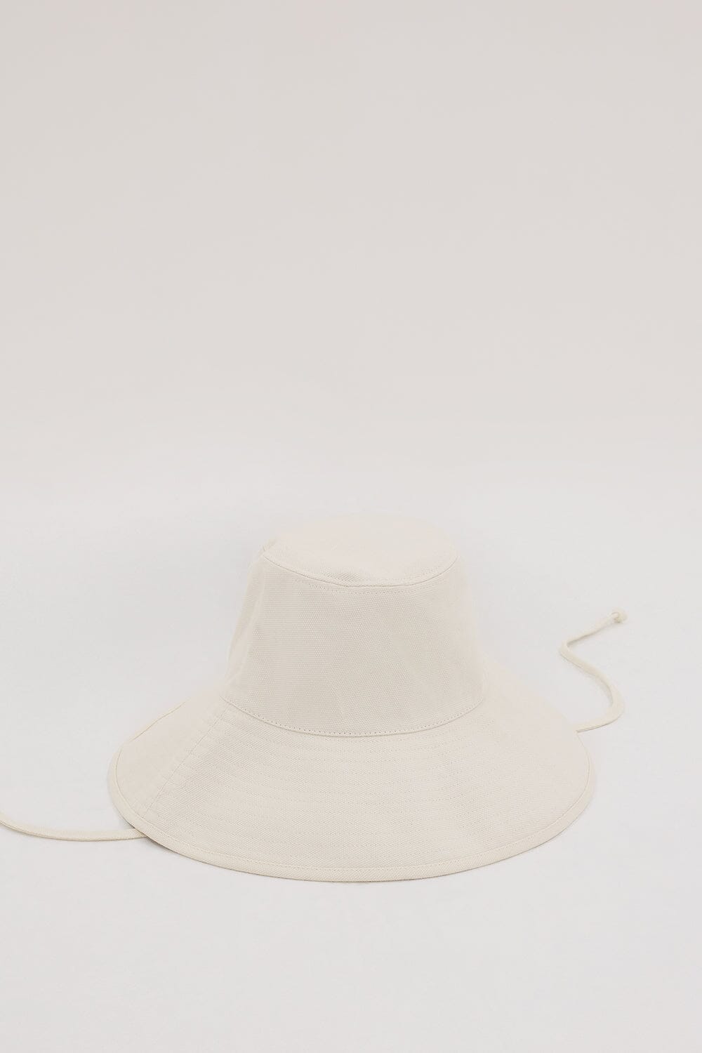 LACK OF COLOR ?THE HOLIDAYCOCONUT BUCKET HAT Accessories DISSH Boutiques 