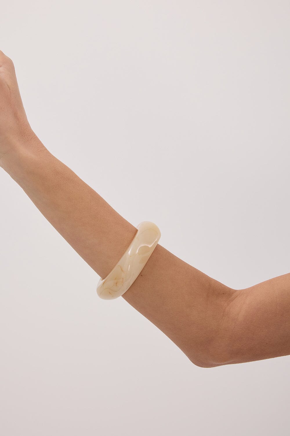 NOAH THE LABEL CREAM RESIN BANGLE Accessories NOAH THE LABEL 