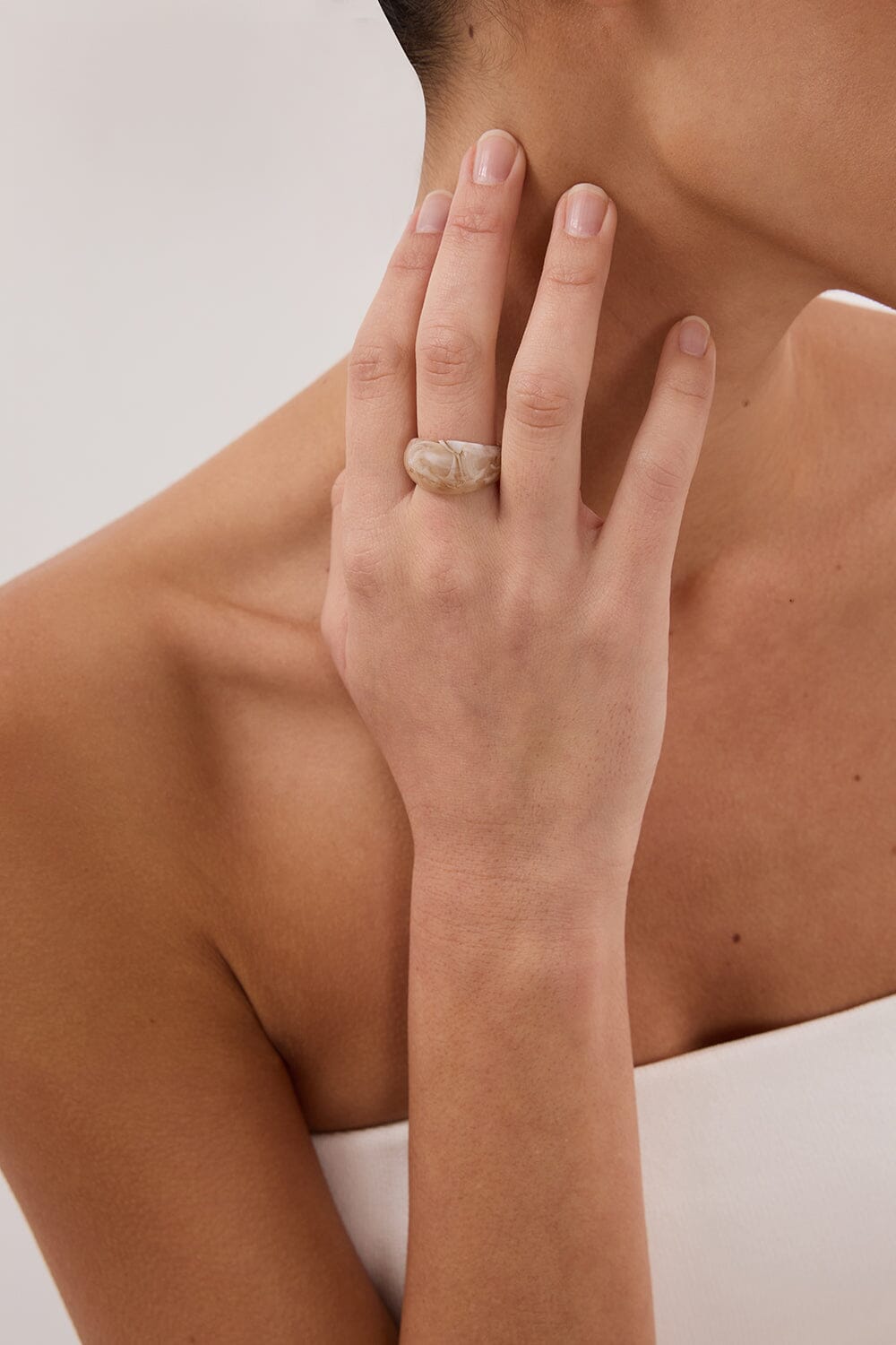 NOAH THE LABEL CREAM CHUNKY RESIN RING Accessories NOAH THE LABEL 