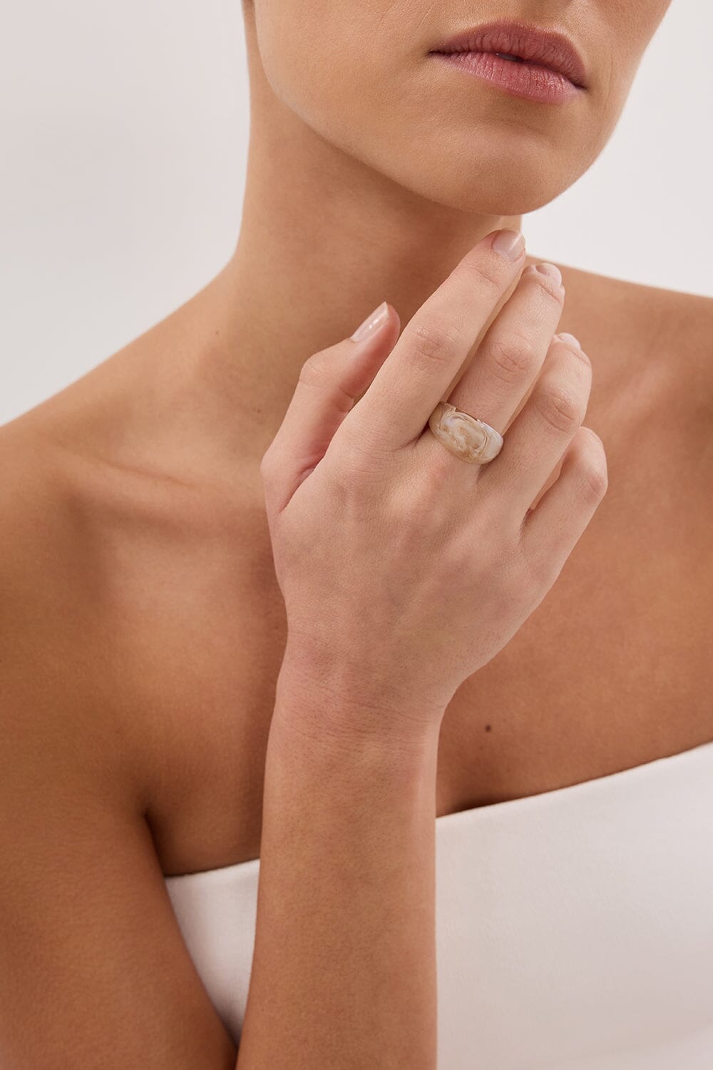 NOAH THE LABEL CREAM CHUNKY RESIN RING Accessories NOAH THE LABEL 